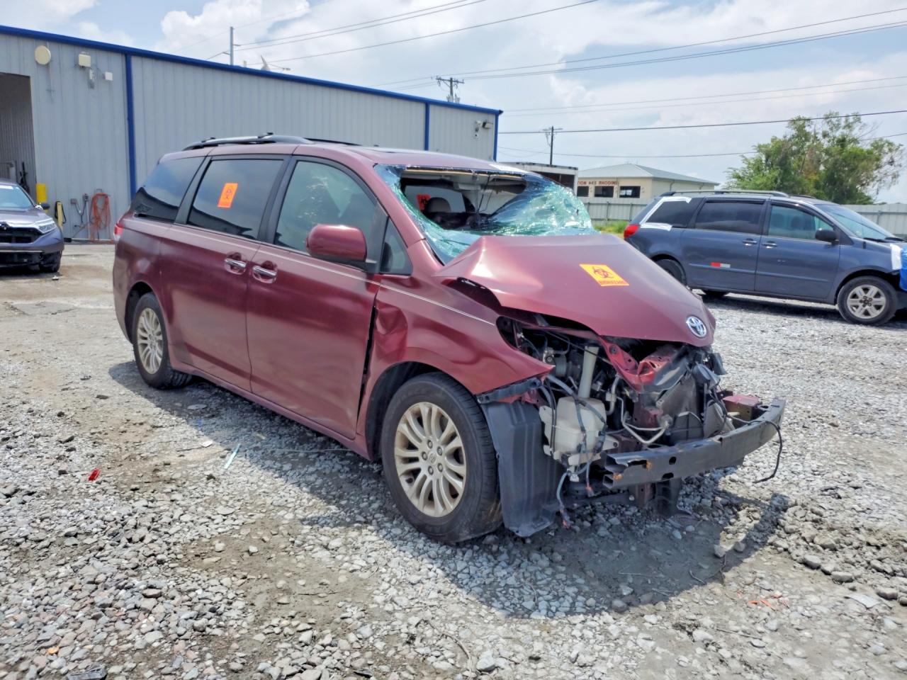 2011 Toyota Sienna Xle 8-passenger Burgundy vin: 5TDYK3DC2BS068321