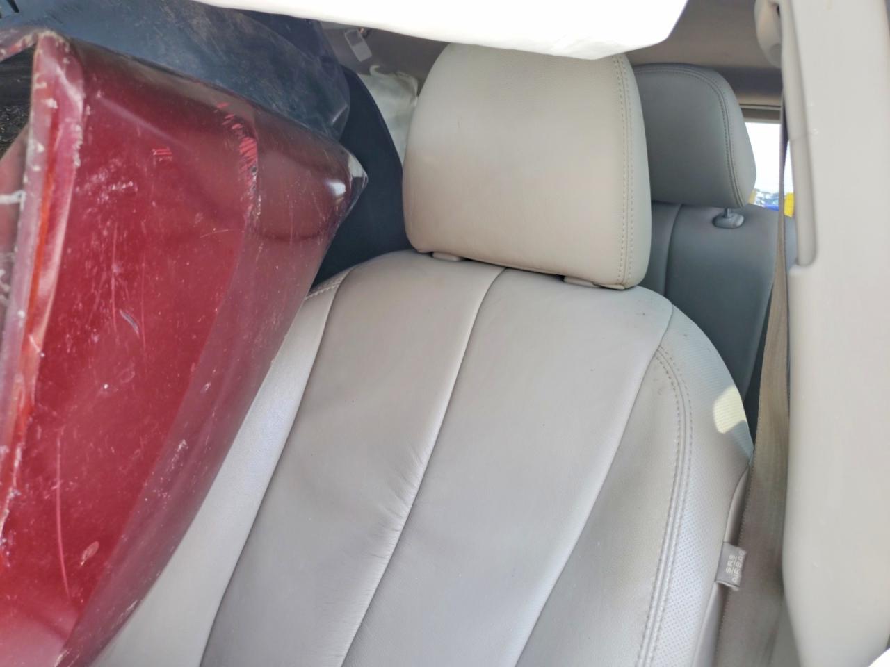2011 Toyota Sienna Xle 8-passenger Burgundy vin: 5TDYK3DC2BS068321