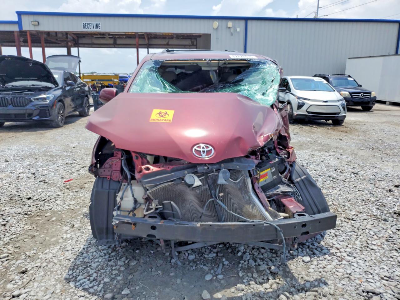 2011 Toyota Sienna Xle 8-passenger Burgundy vin: 5TDYK3DC2BS068321
