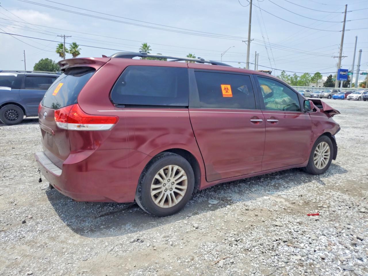 2011 Toyota Sienna Xle 8-passenger Burgundy vin: 5TDYK3DC2BS068321