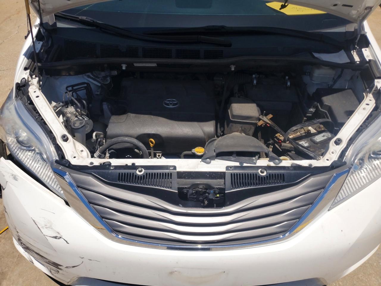 2011 Toyota Sienna Xle 8-passenger White vin: 5TDYK3DC2BS069677