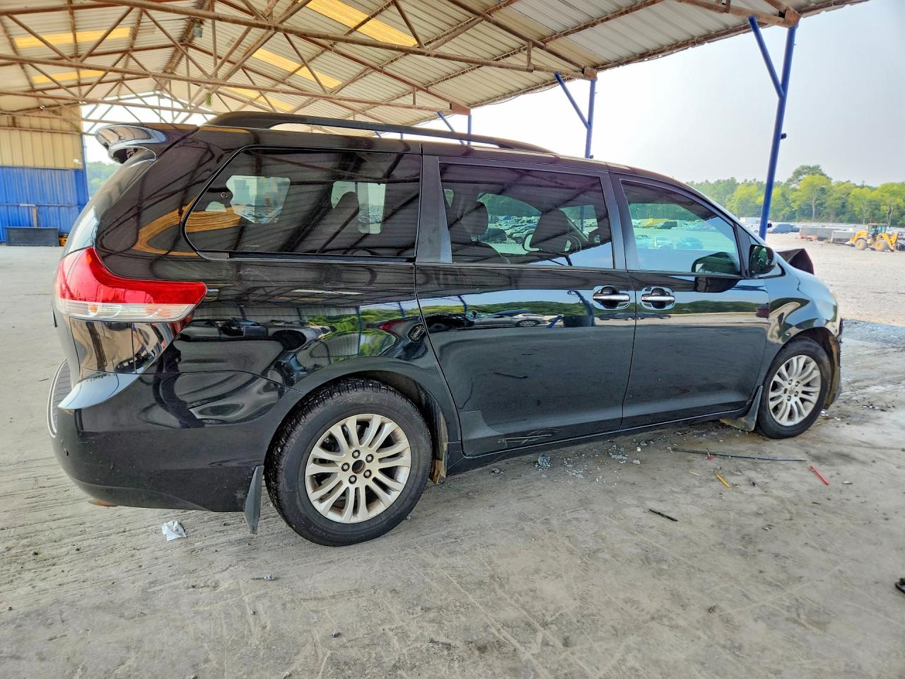 2011 Toyota Sienna Xle 8-passenger Black vin: 5TDYK3DC2BS085085