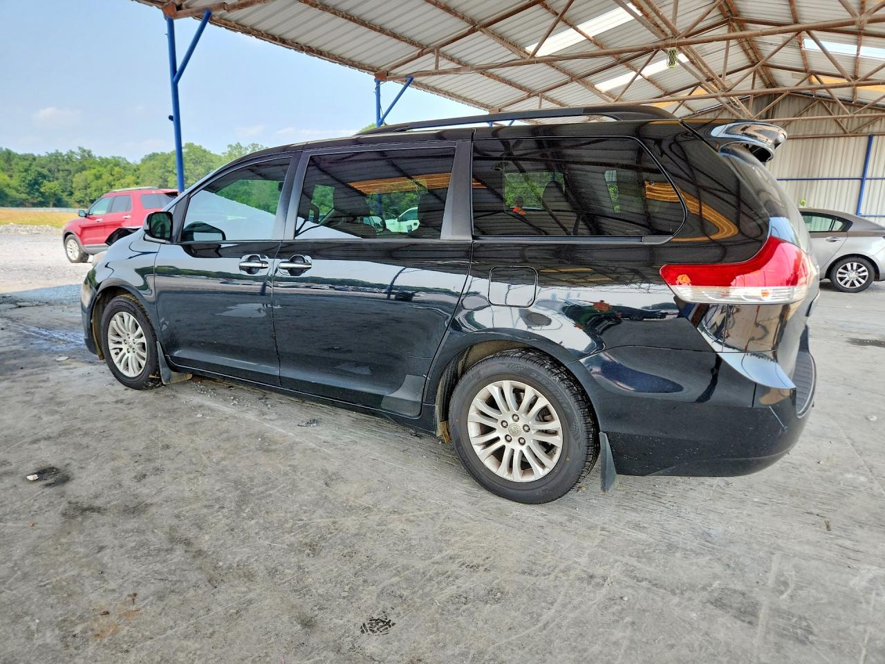 2011 Toyota Sienna Xle 8-passenger Black vin: 5TDYK3DC2BS085085