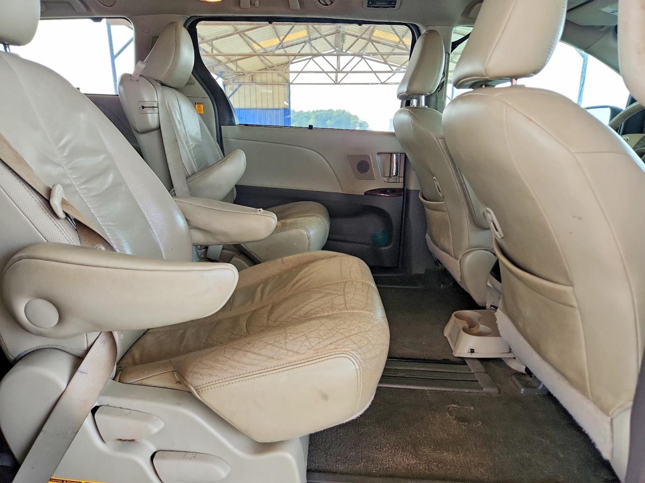 2011 Toyota Sienna Xle 8-passenger Black vin: 5TDYK3DC2BS085085