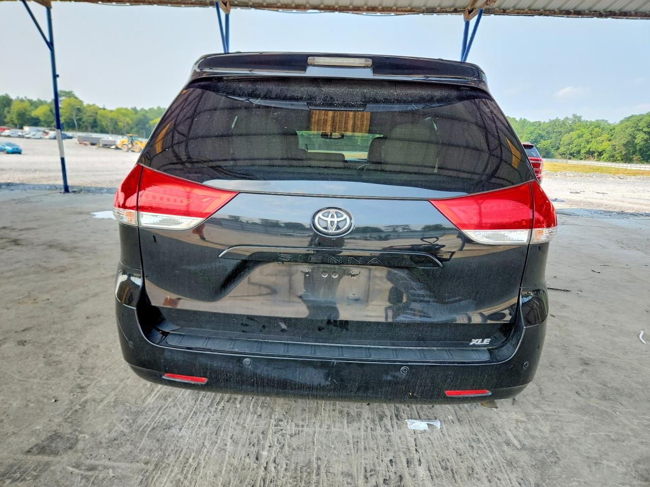 2011 Toyota Sienna Xle 8-passenger Black vin: 5TDYK3DC2BS085085