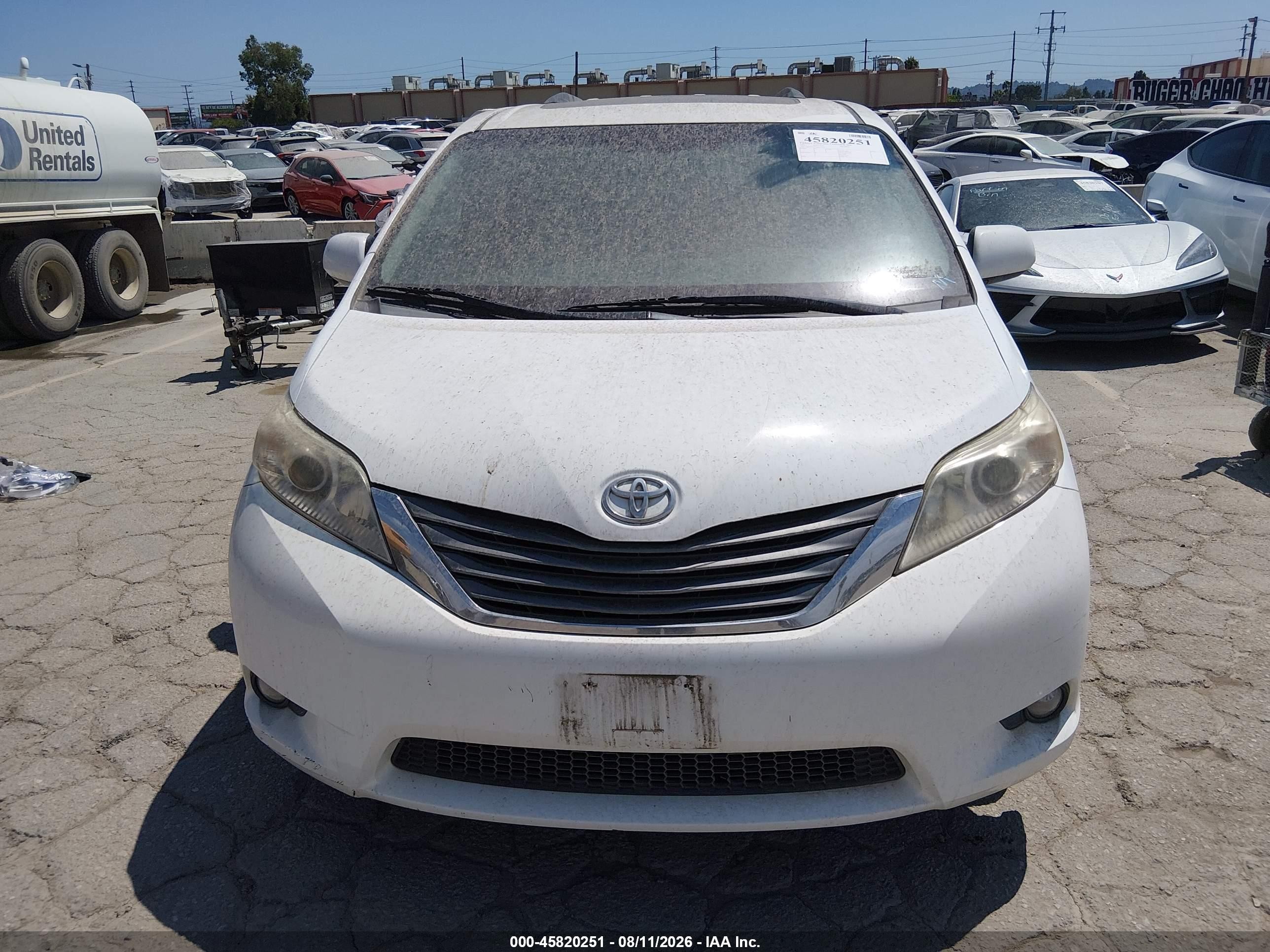 2011 Toyota Sienna Xle V6 White vin: 5TDYK3DC2BS117999