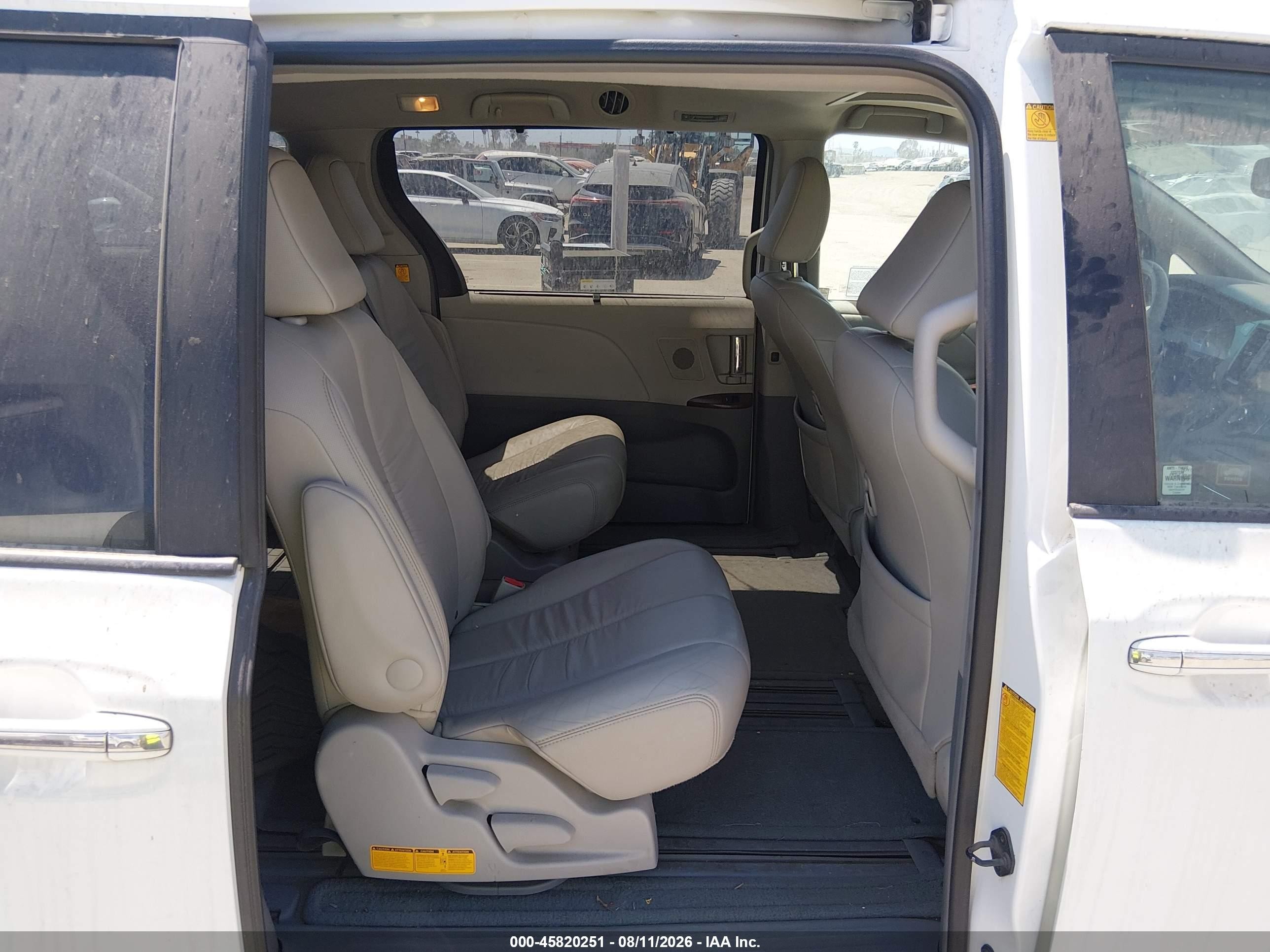 2011 Toyota Sienna Xle V6 White vin: 5TDYK3DC2BS117999