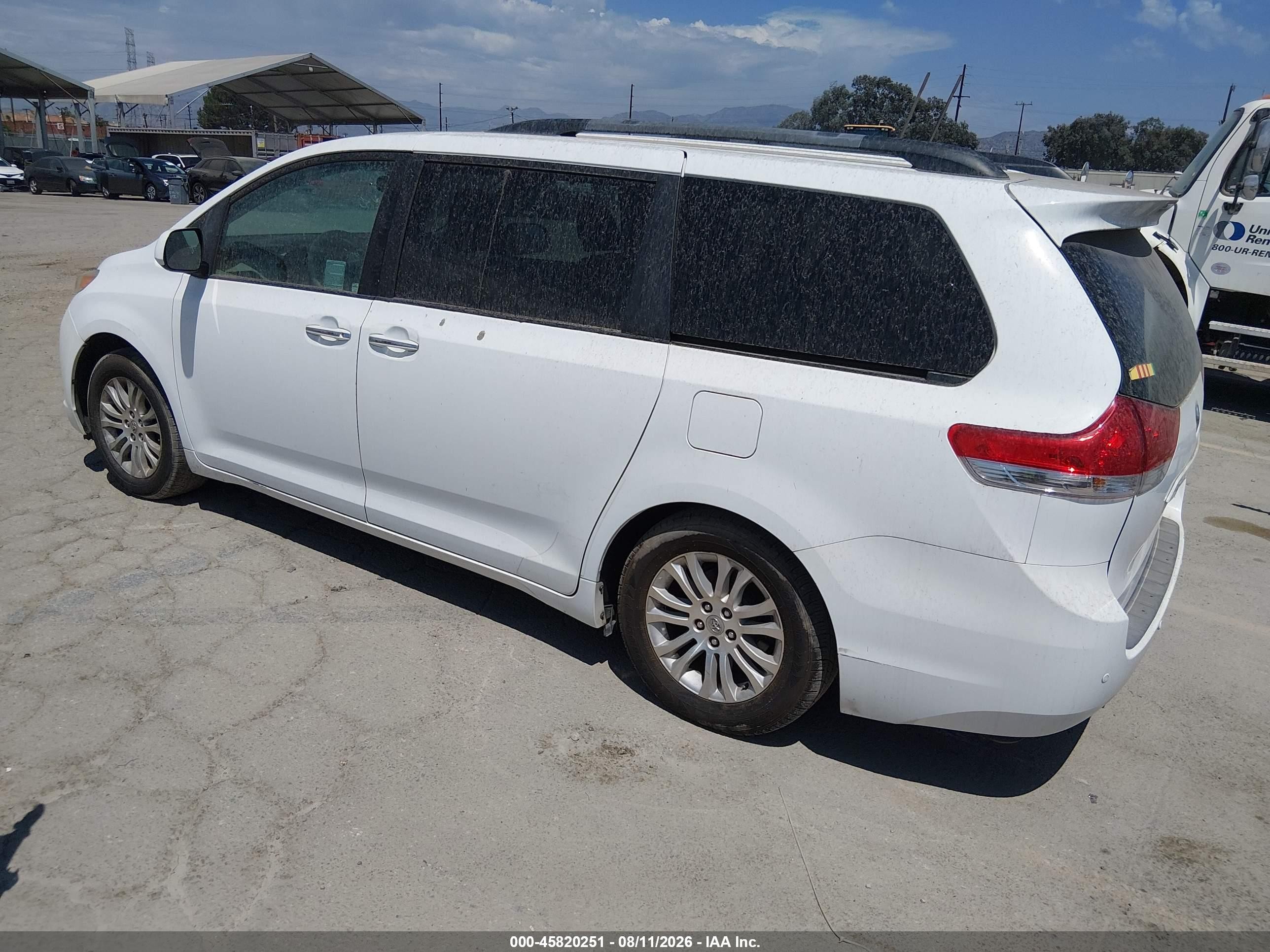 2011 Toyota Sienna Xle V6 White vin: 5TDYK3DC2BS117999