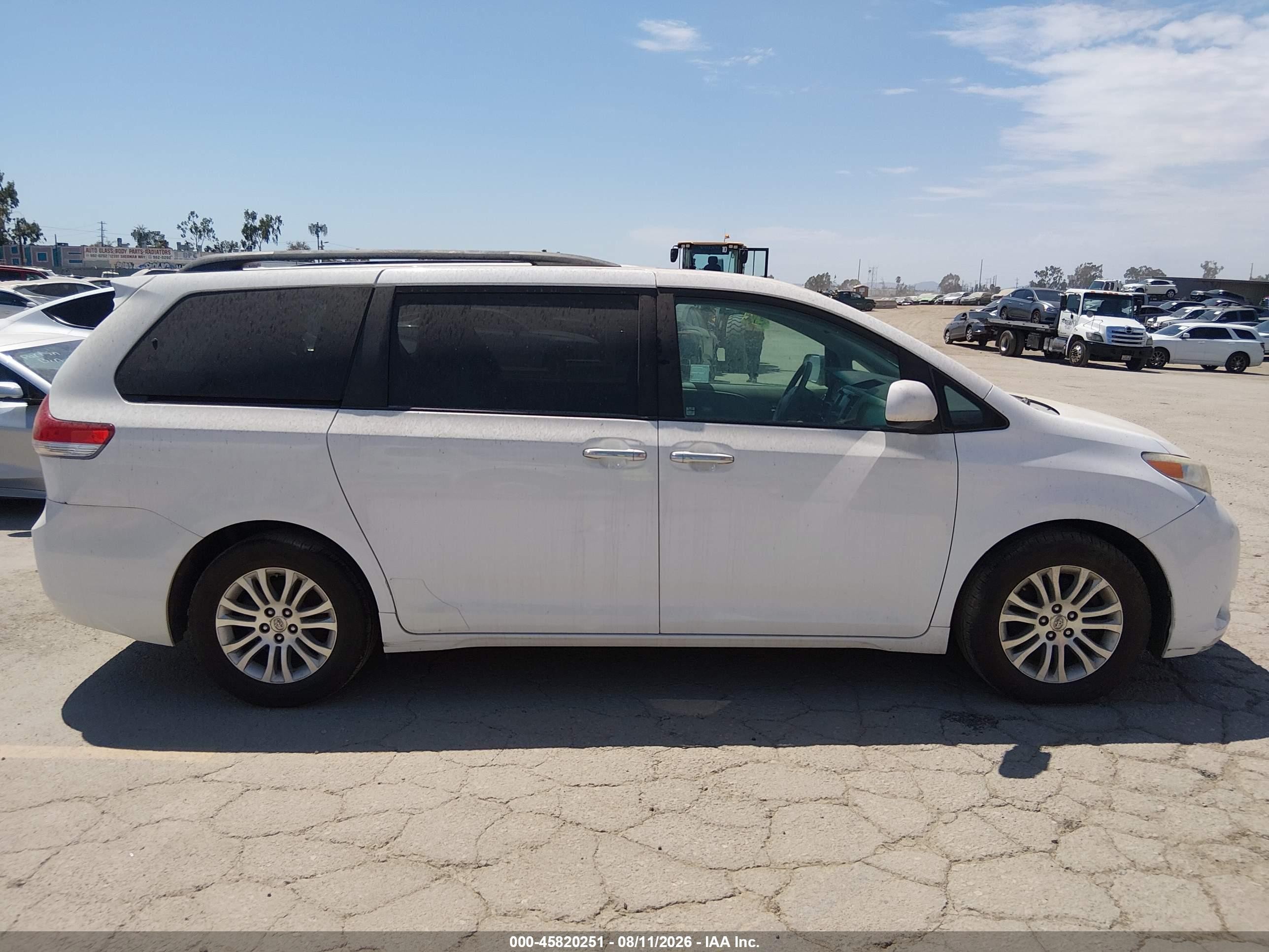 2011 Toyota Sienna Xle V6 White vin: 5TDYK3DC2BS117999