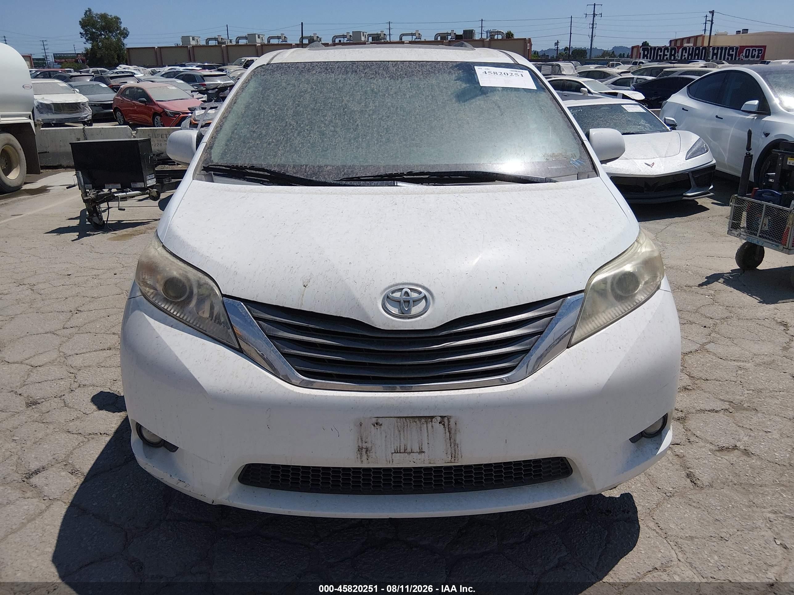 2011 Toyota Sienna Xle V6 White vin: 5TDYK3DC2BS117999