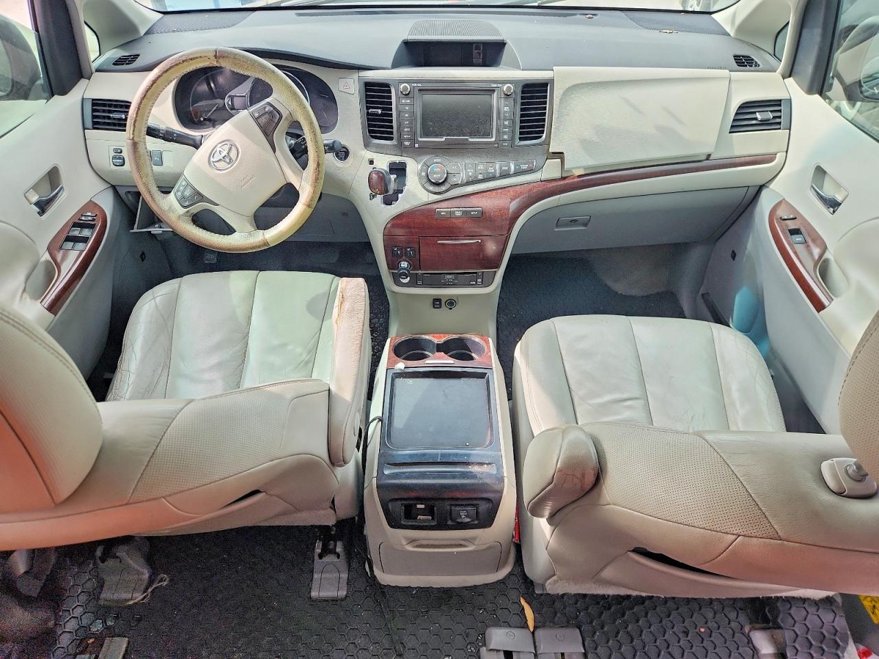 2011 Toyota Sienna Xle 8-passenger Black vin: 5TDYK3DC2BS120627