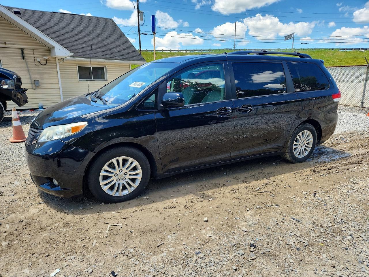 2011 Toyota Sienna Xle 8-passenger Black vin: 5TDYK3DC2BS134589