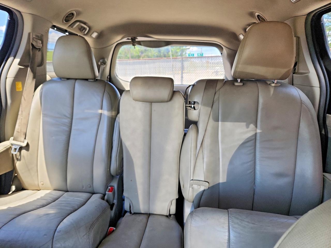 2011 Toyota Sienna Xle 8-passenger Black vin: 5TDYK3DC2BS134589