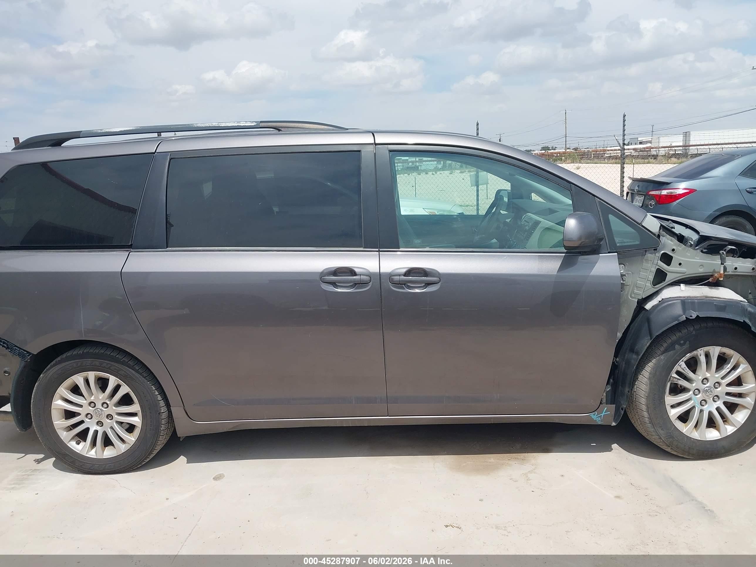 2011 Toyota Sienna Xle V6 Серый vin: 5TDYK3DC2BS151439