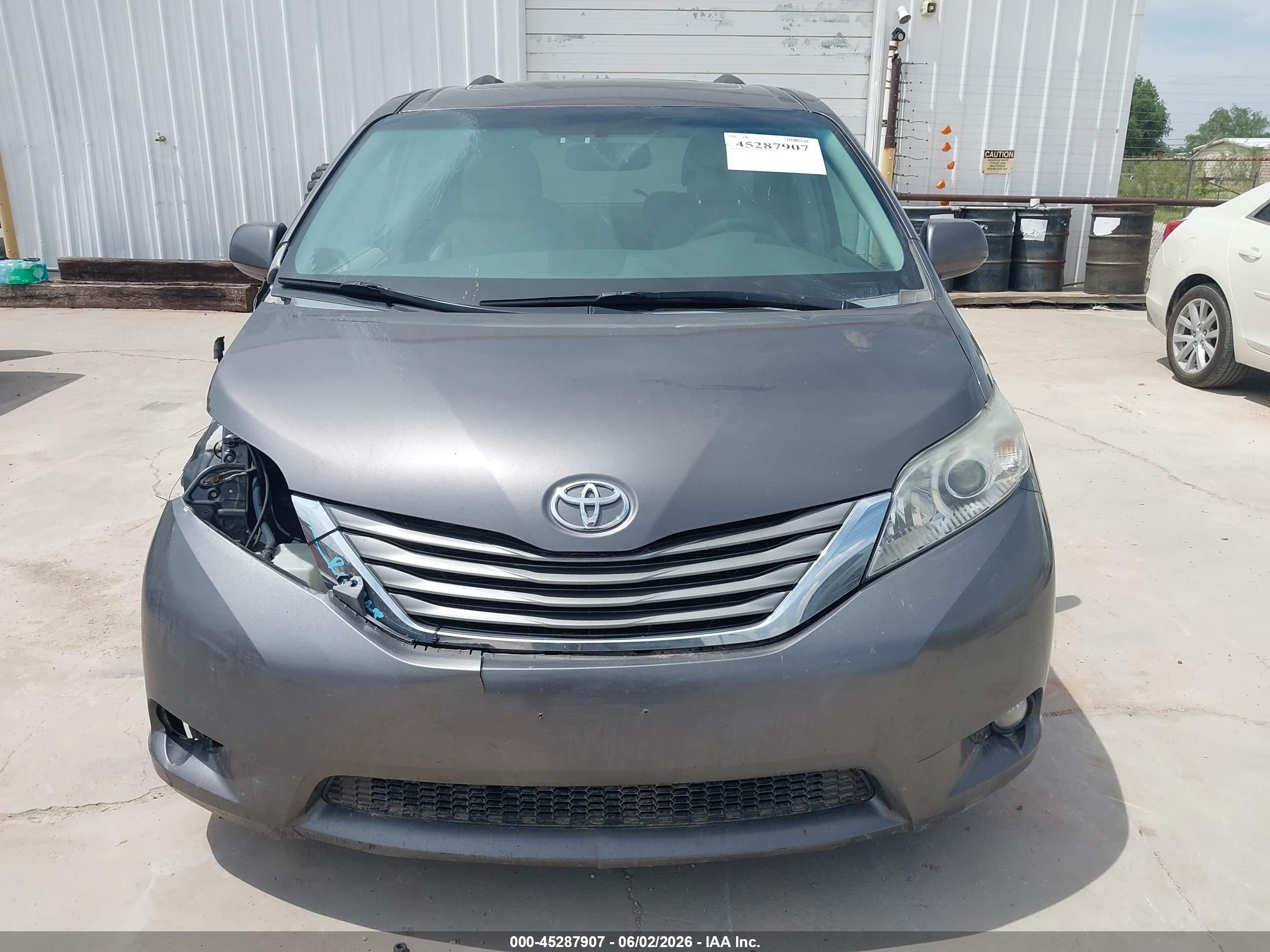 2011 Toyota Sienna Xle V6 Серый vin: 5TDYK3DC2BS151439