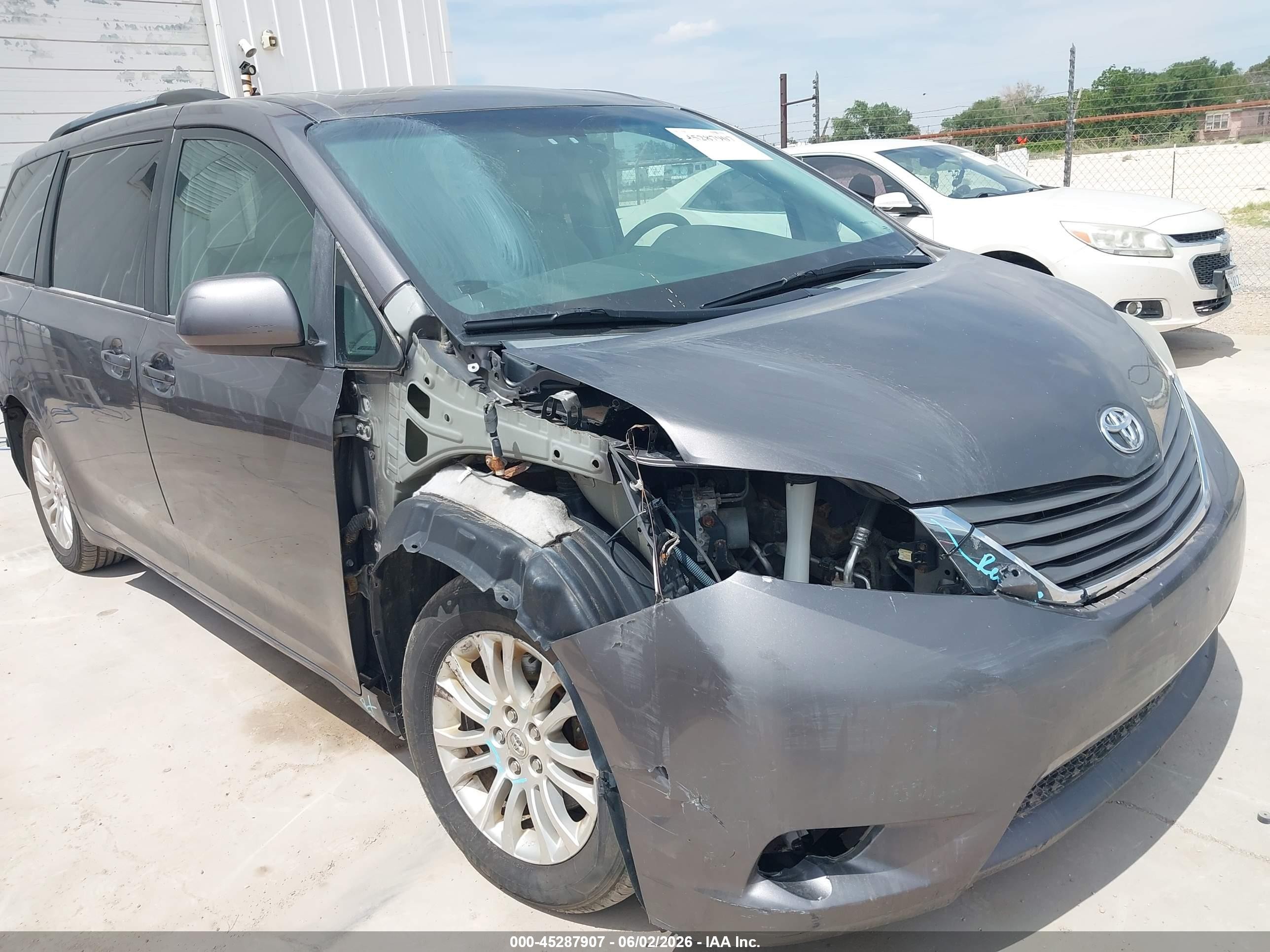 2011 Toyota Sienna Xle V6 Серый vin: 5TDYK3DC2BS151439