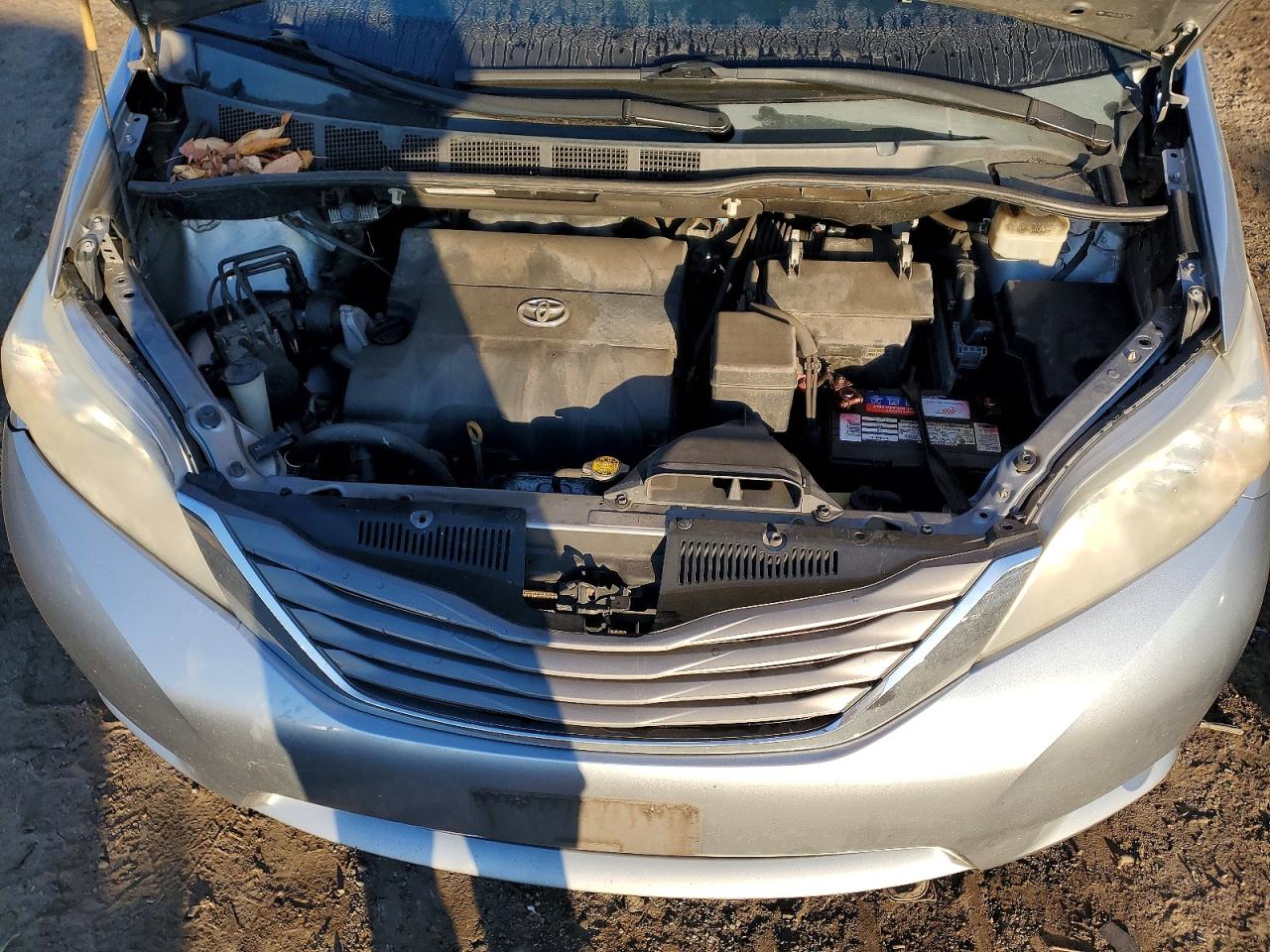 2011 Toyota Sienna Xle 8-passenger Серебряный vin: 5TDYK3DC2BS152204