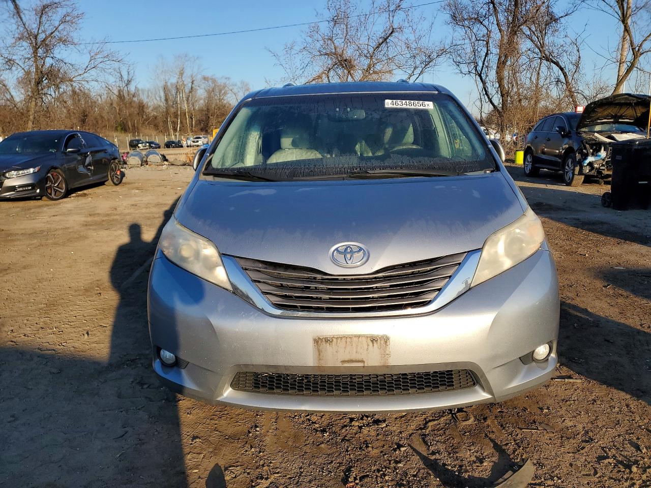 2011 Toyota Sienna Xle 8-passenger Серебряный vin: 5TDYK3DC2BS152204