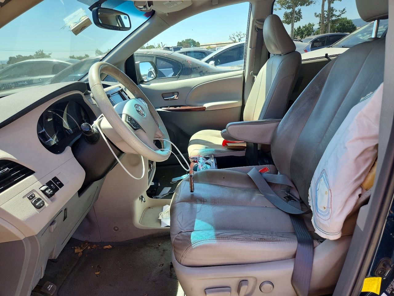 2011 Toyota Sienna Xle 8-passenger Blue vin: 5TDYK3DC2BS160075