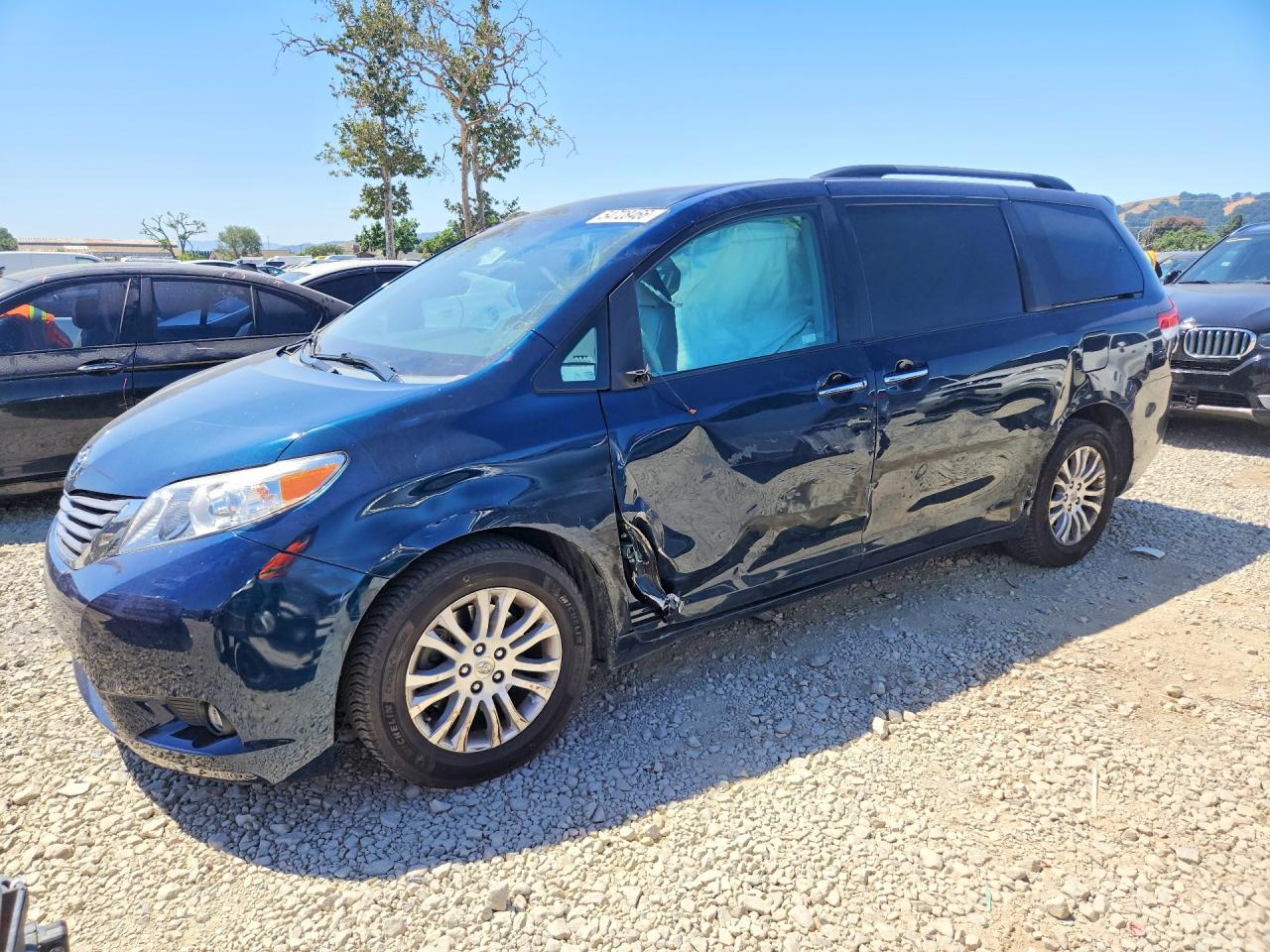 2011 Toyota Sienna Xle 8-passenger Blue vin: 5TDYK3DC2BS160075