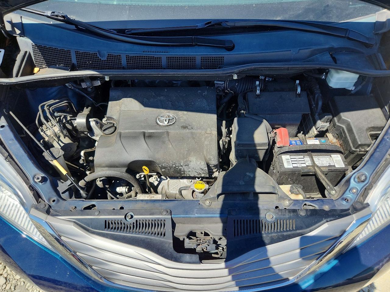 2011 Toyota Sienna Xle 8-passenger Blue vin: 5TDYK3DC2BS160075