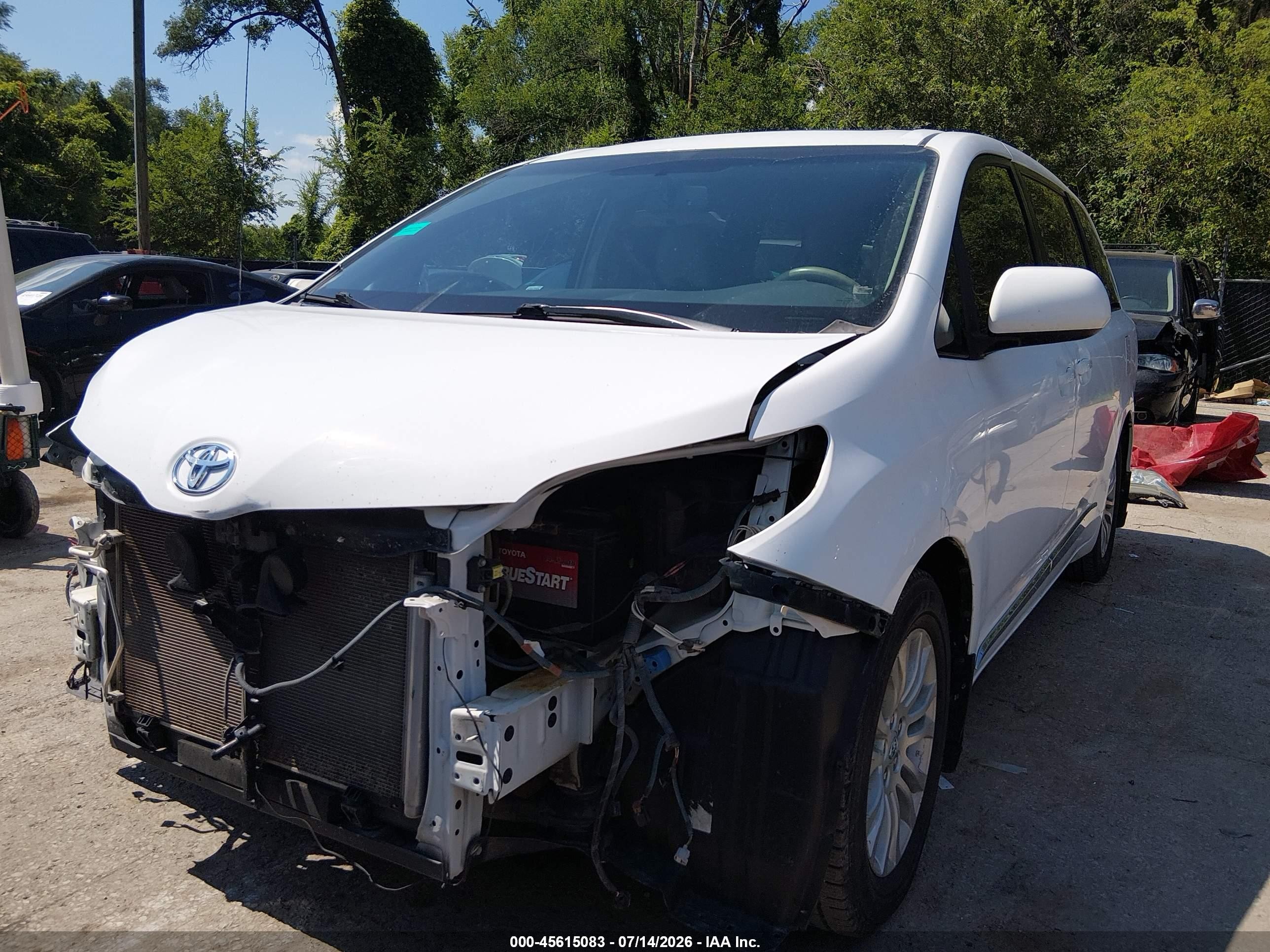 2011 Toyota Sienna Xle V6 White vin: 5TDYK3DC2BS165180