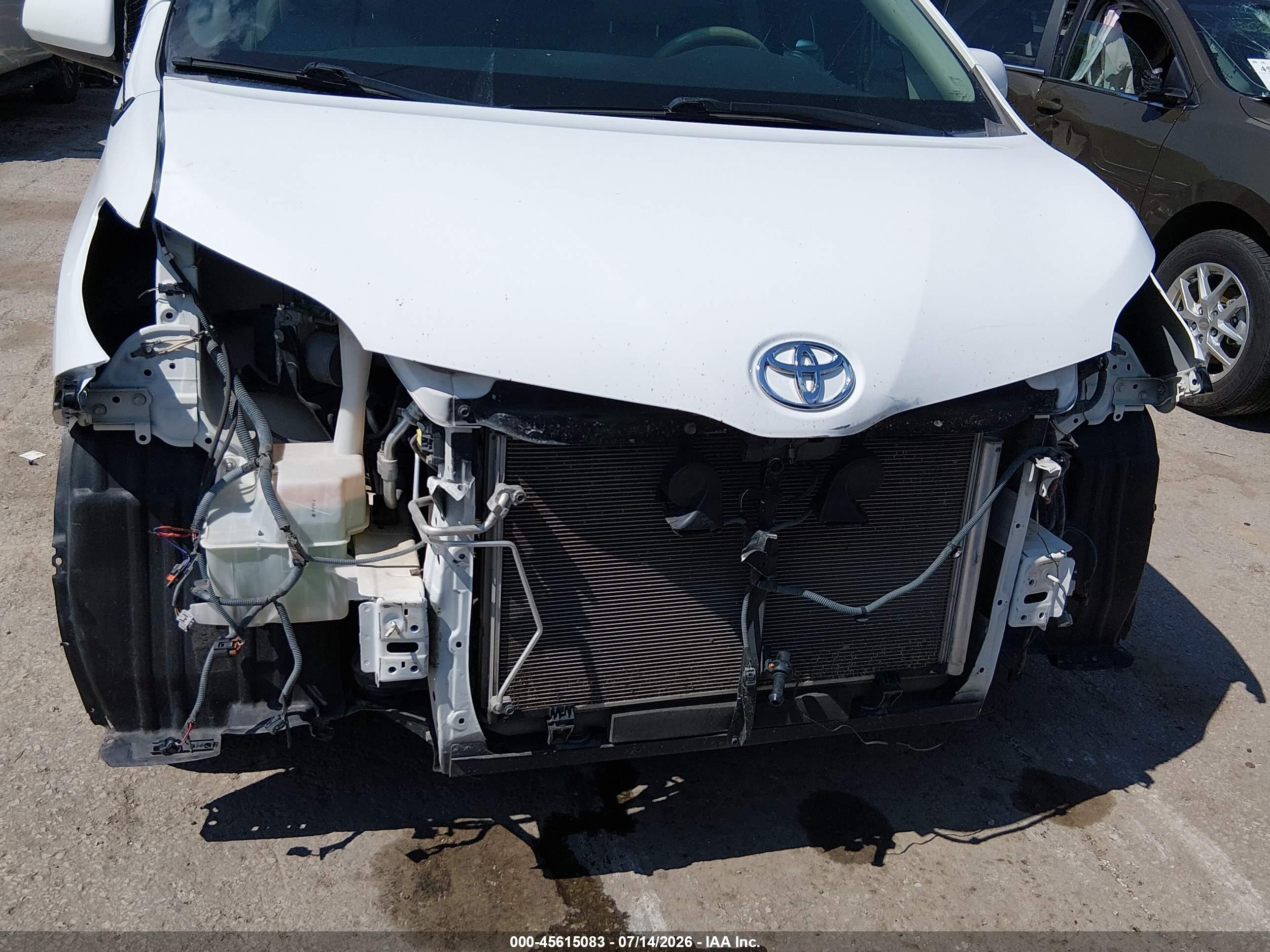 2011 Toyota Sienna Xle V6 White vin: 5TDYK3DC2BS165180