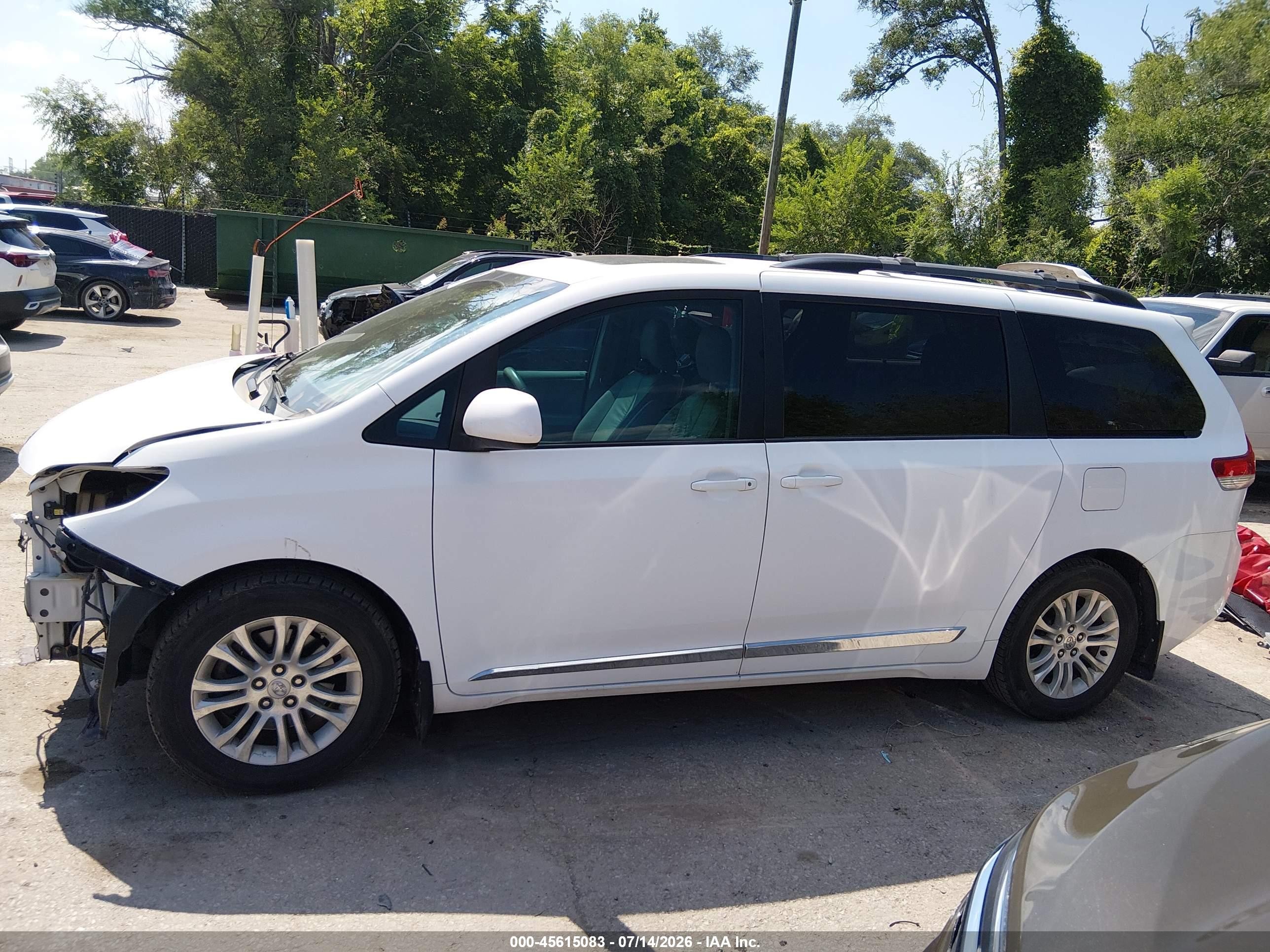 2011 Toyota Sienna Xle V6 White vin: 5TDYK3DC2BS165180