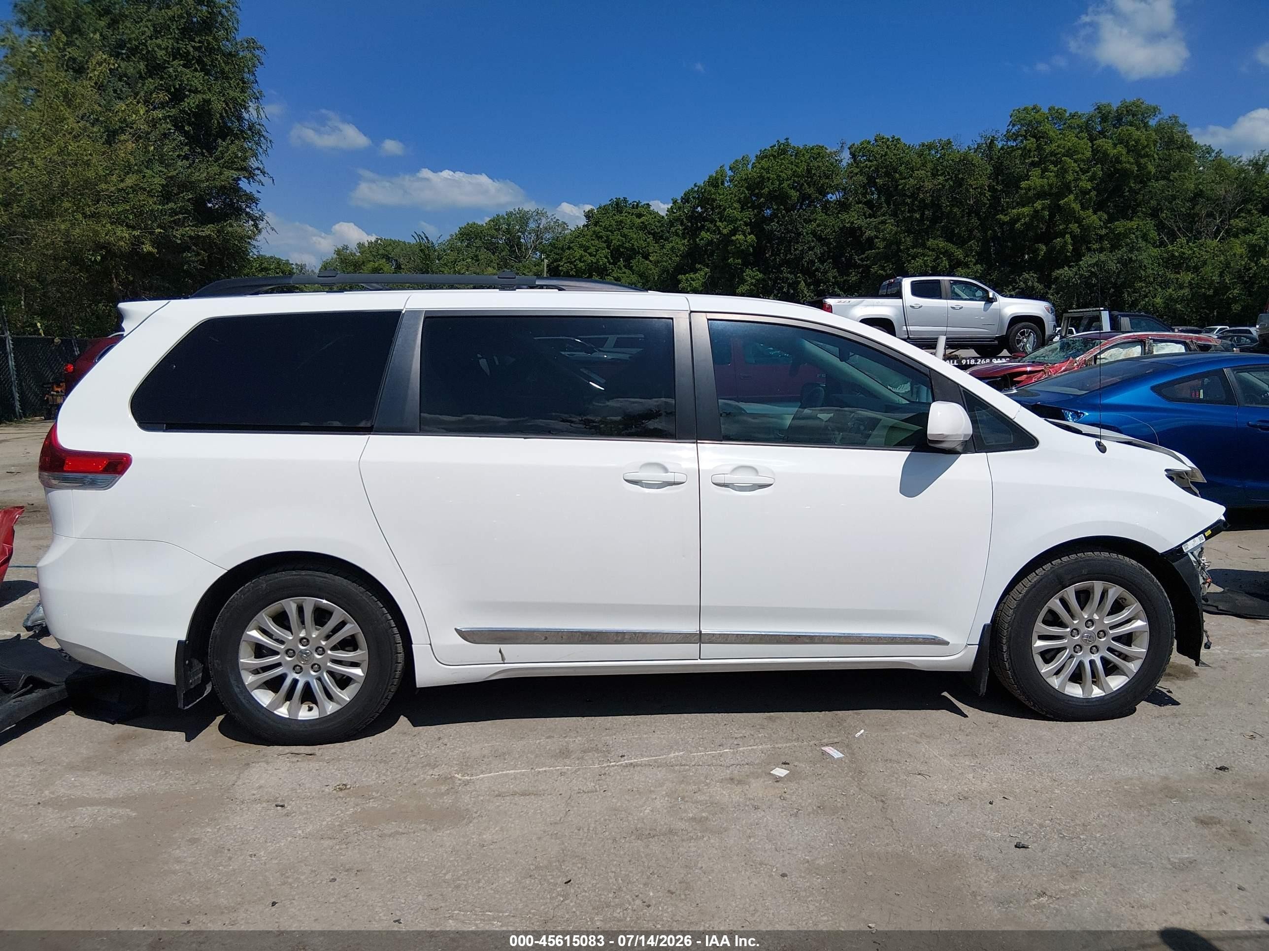 2011 Toyota Sienna Xle V6 White vin: 5TDYK3DC2BS165180