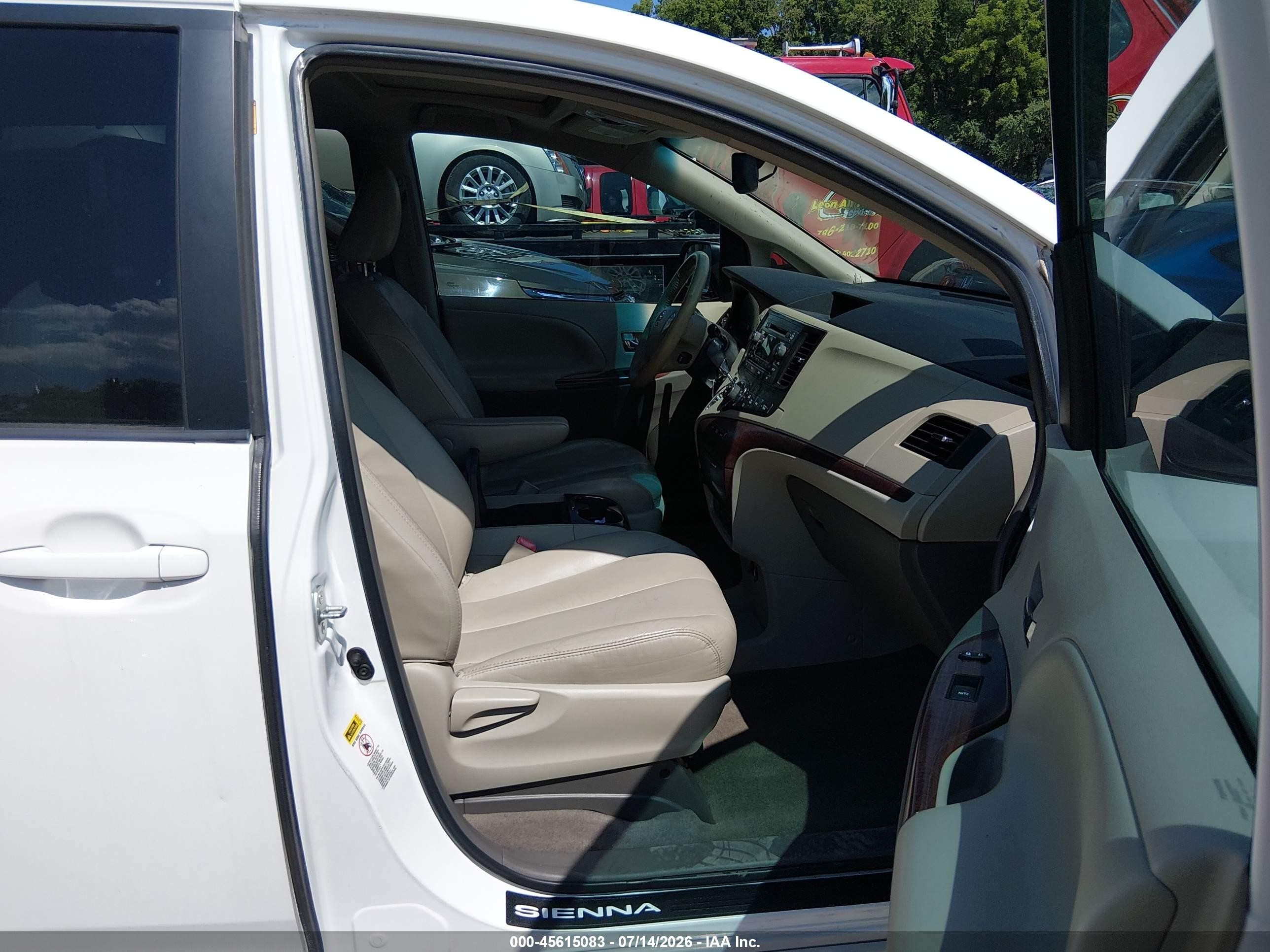 2011 Toyota Sienna Xle V6 White vin: 5TDYK3DC2BS165180