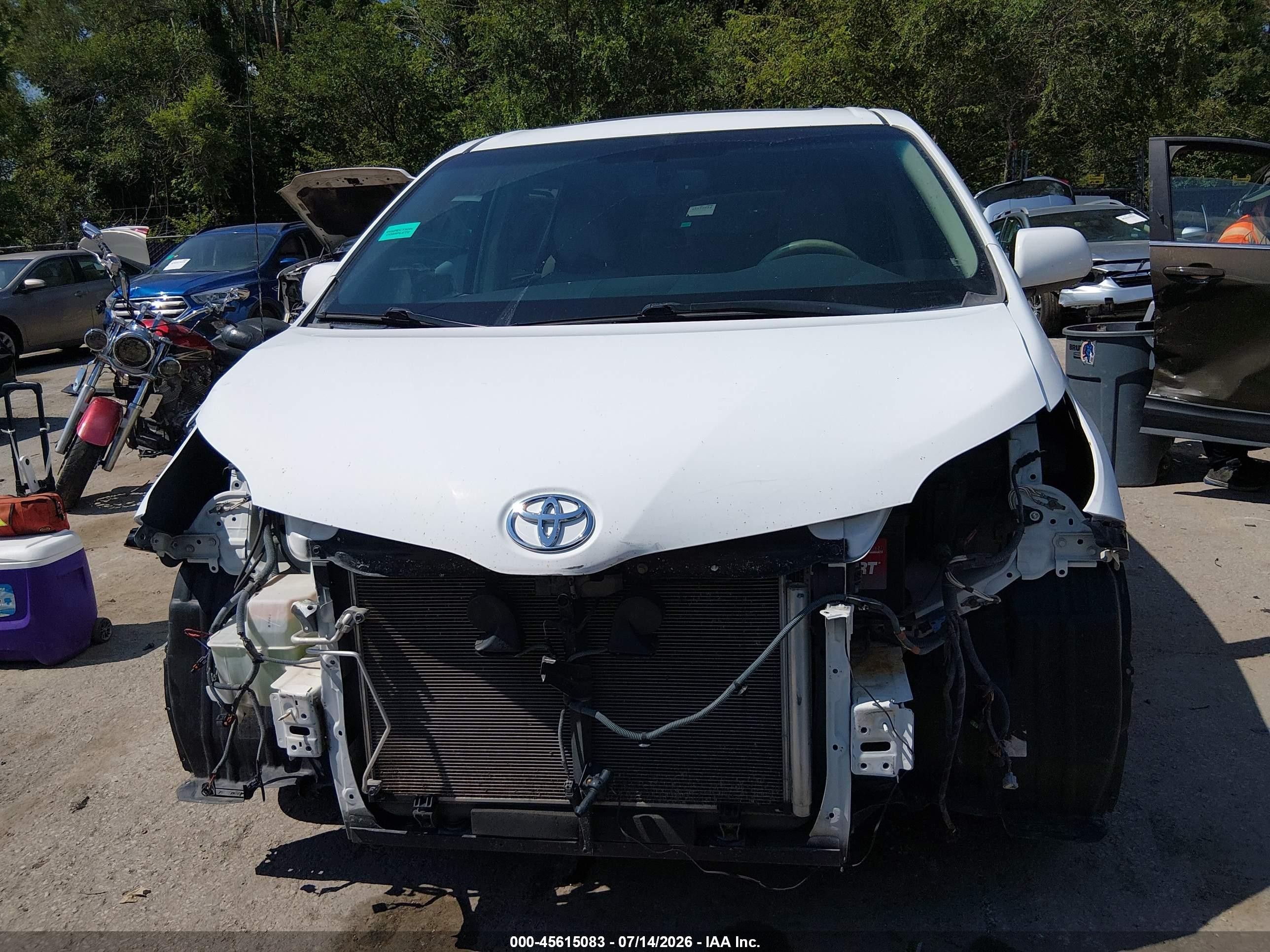 2011 Toyota Sienna Xle V6 White vin: 5TDYK3DC2BS165180