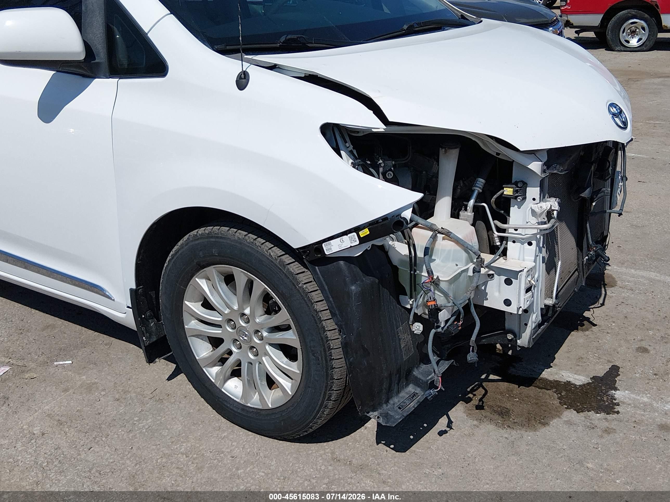 2011 Toyota Sienna Xle V6 White vin: 5TDYK3DC2BS165180