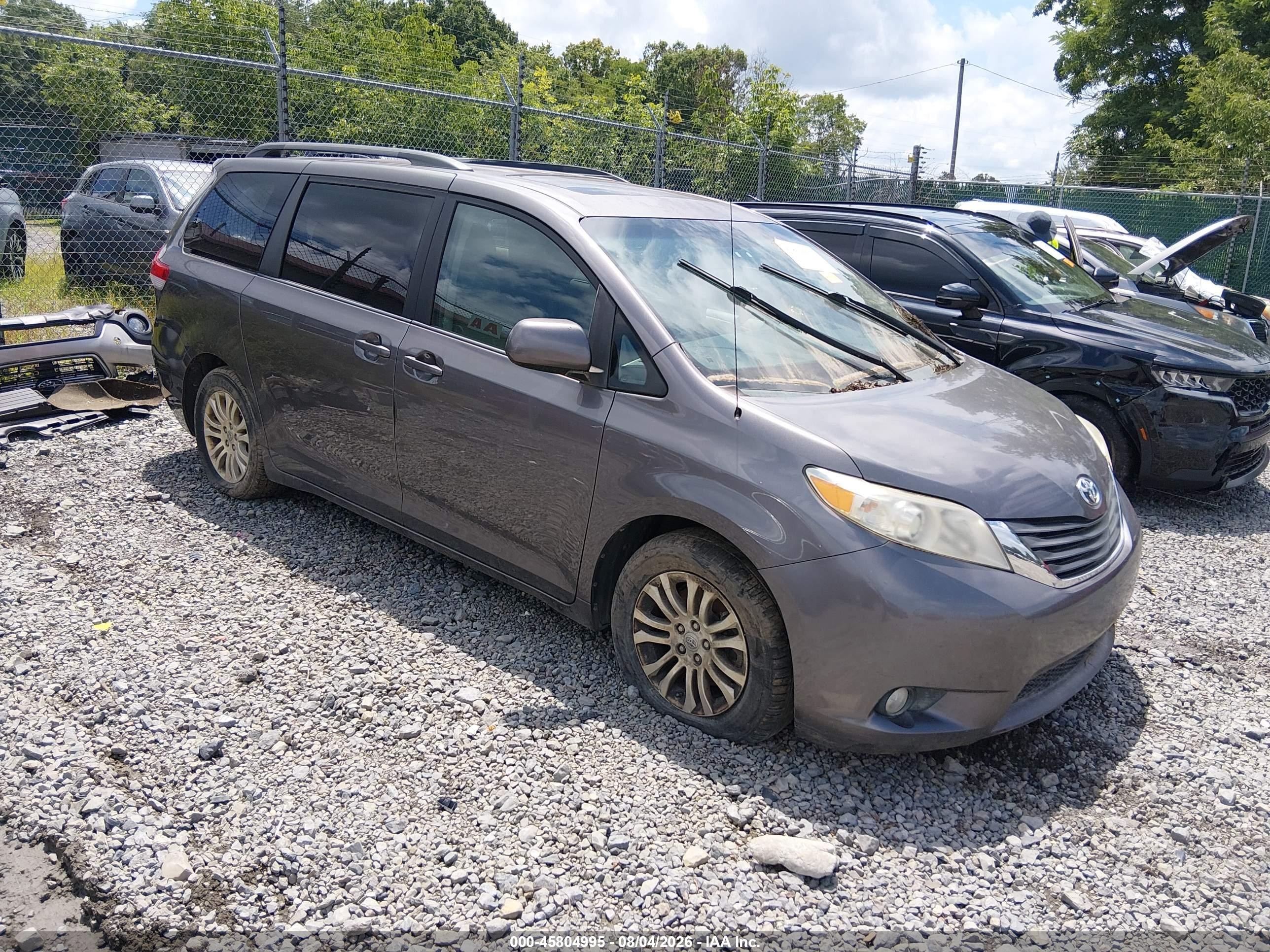 2011 Toyota Sienna Xle V6 Gray vin: 5TDYK3DC2BS171707