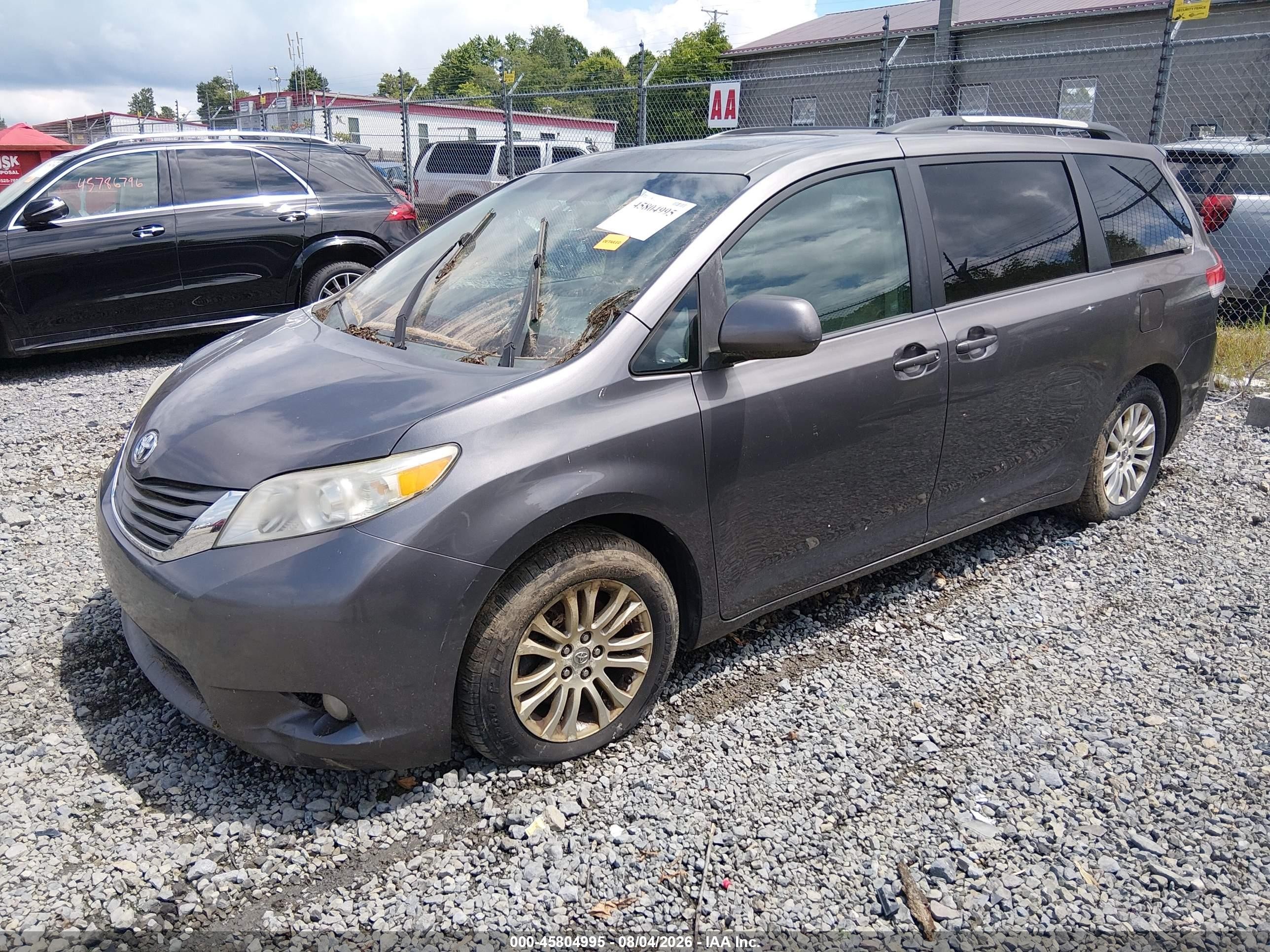 2011 Toyota Sienna Xle V6 Gray vin: 5TDYK3DC2BS171707