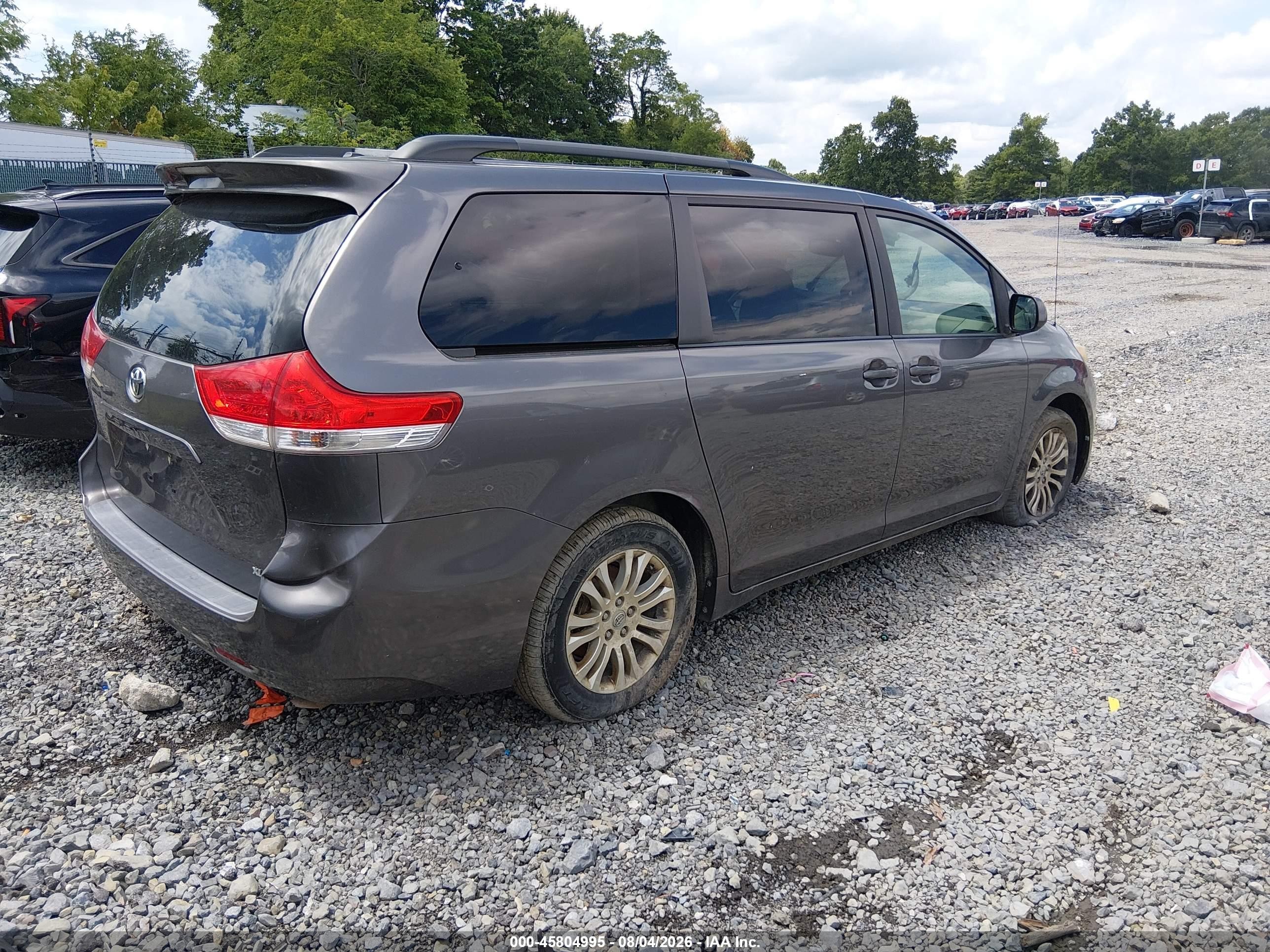 2011 Toyota Sienna Xle V6 Gray vin: 5TDYK3DC2BS171707