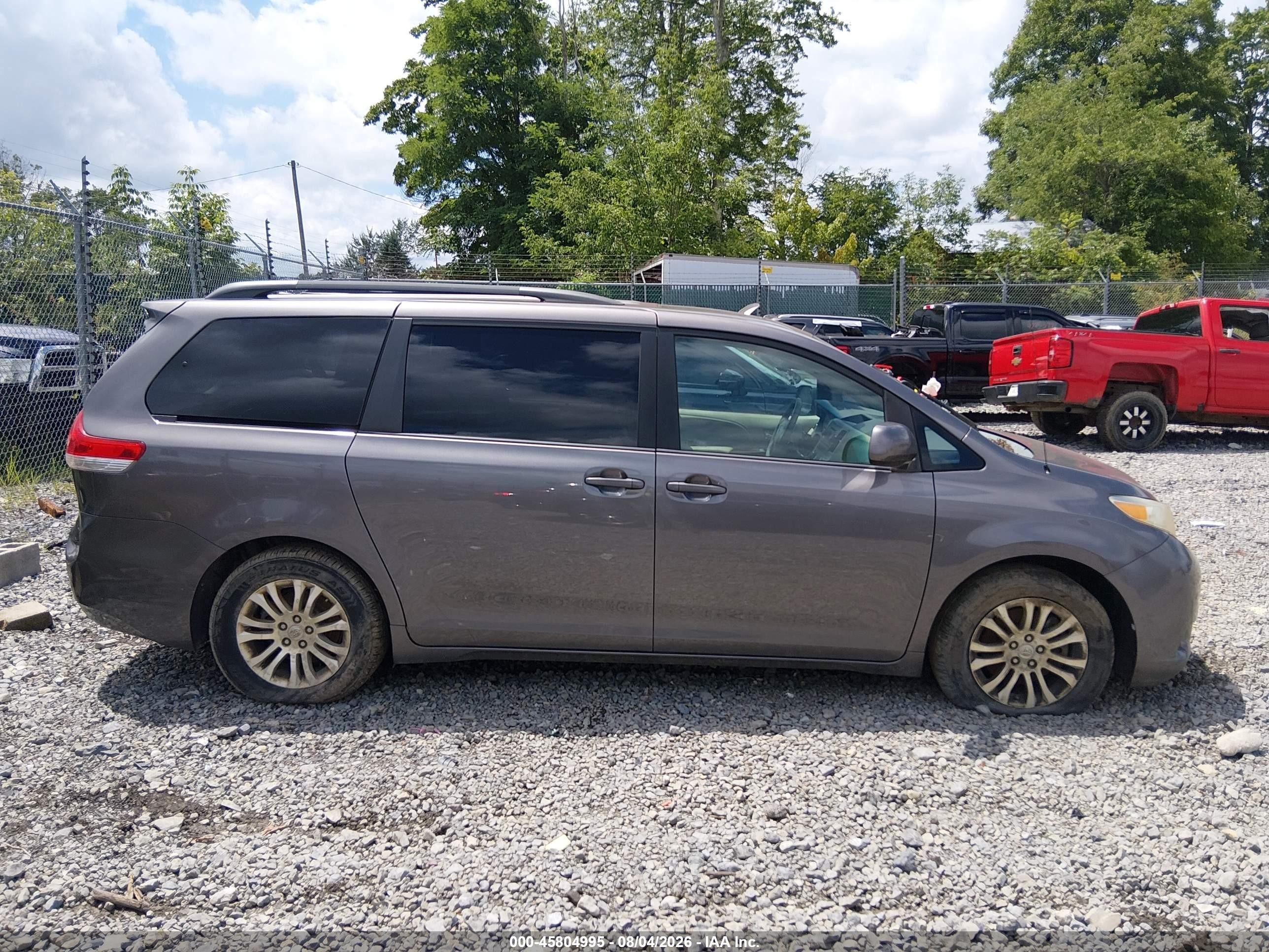 2011 Toyota Sienna Xle V6 Gray vin: 5TDYK3DC2BS171707