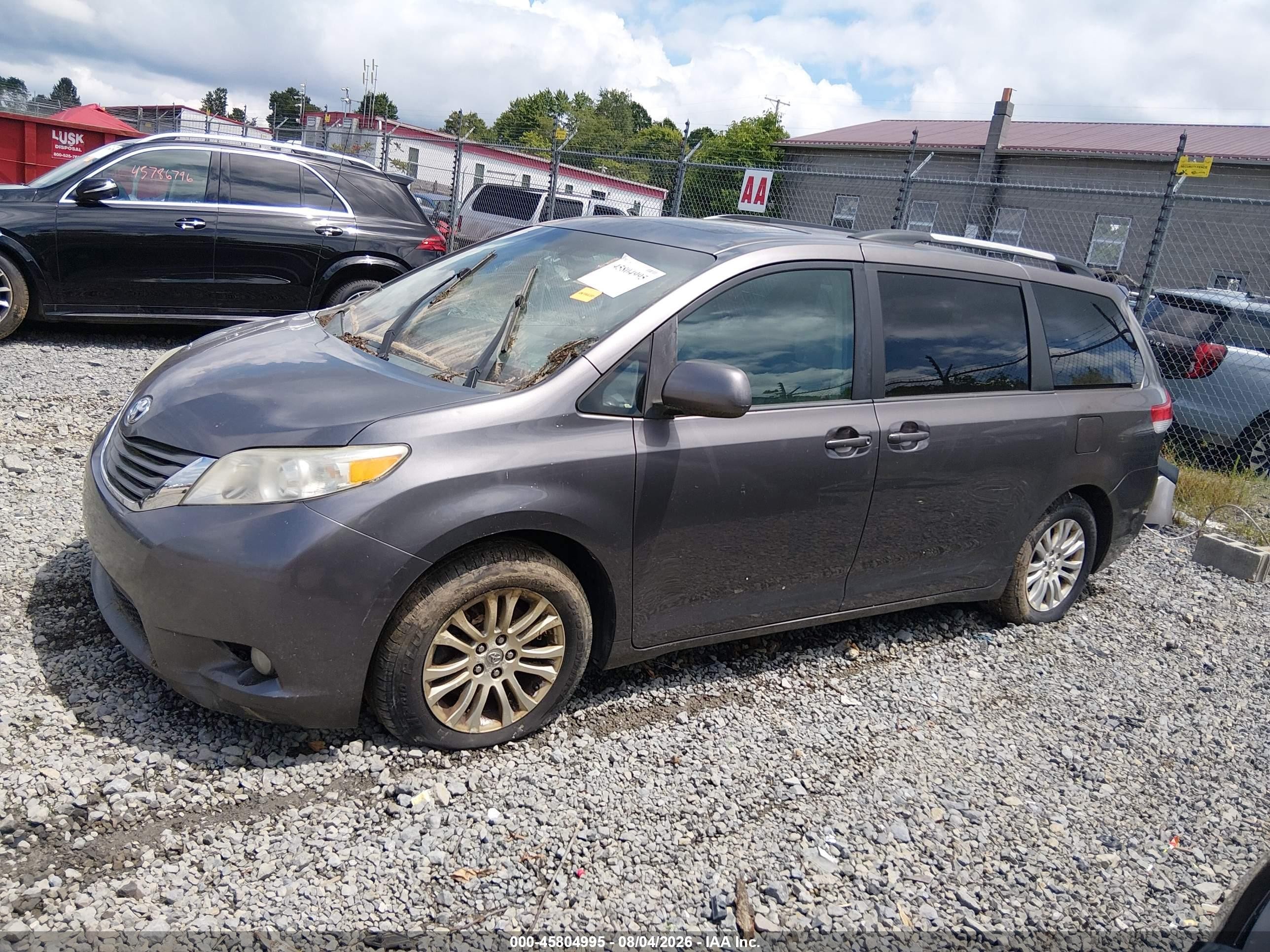 2011 Toyota Sienna Xle V6 Gray vin: 5TDYK3DC2BS171707