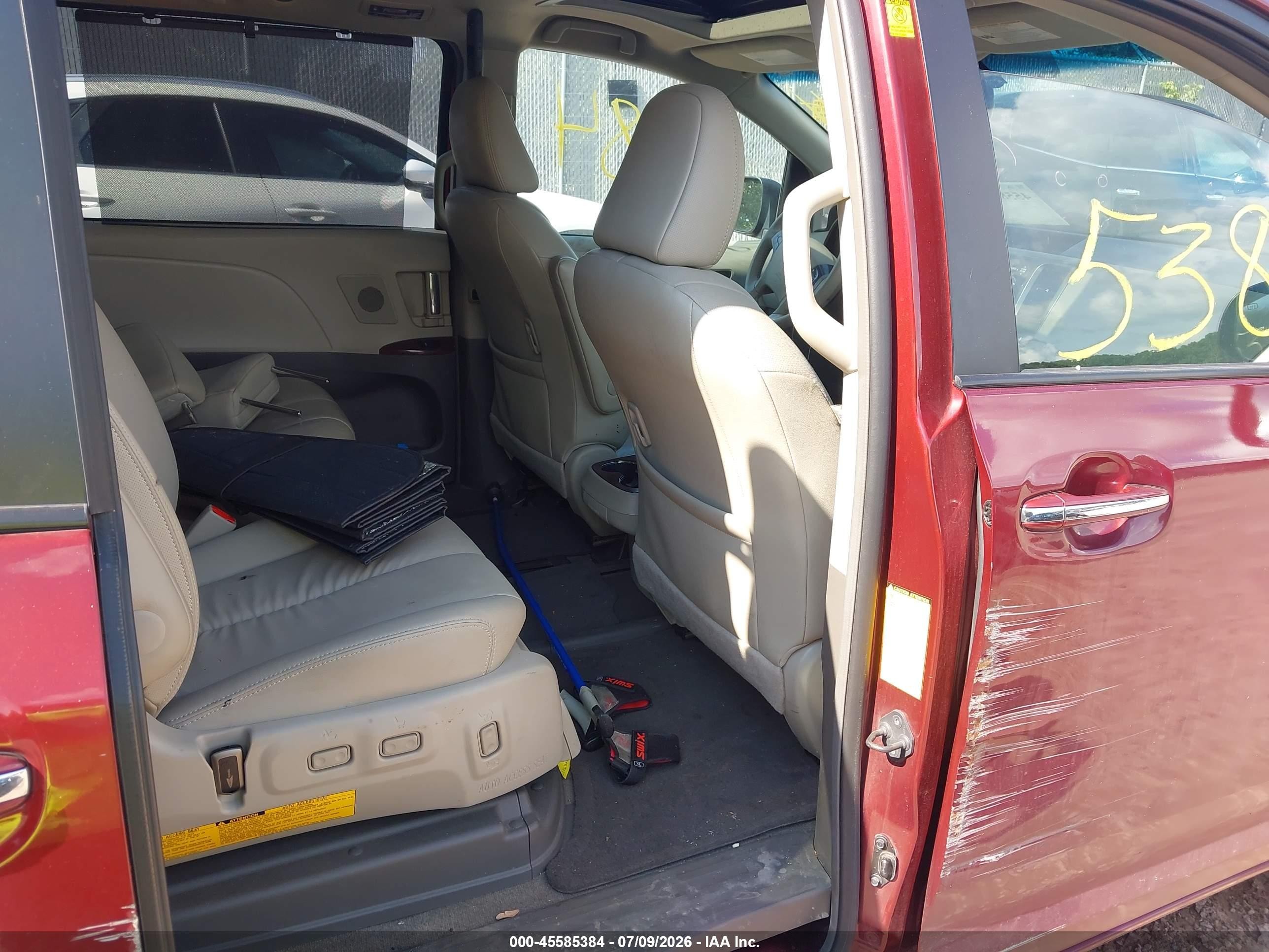 2012 Toyota Sienna Xle V6 7 Passenger Auto Access Seat Red vin: 5TDYK3DC2CS176245