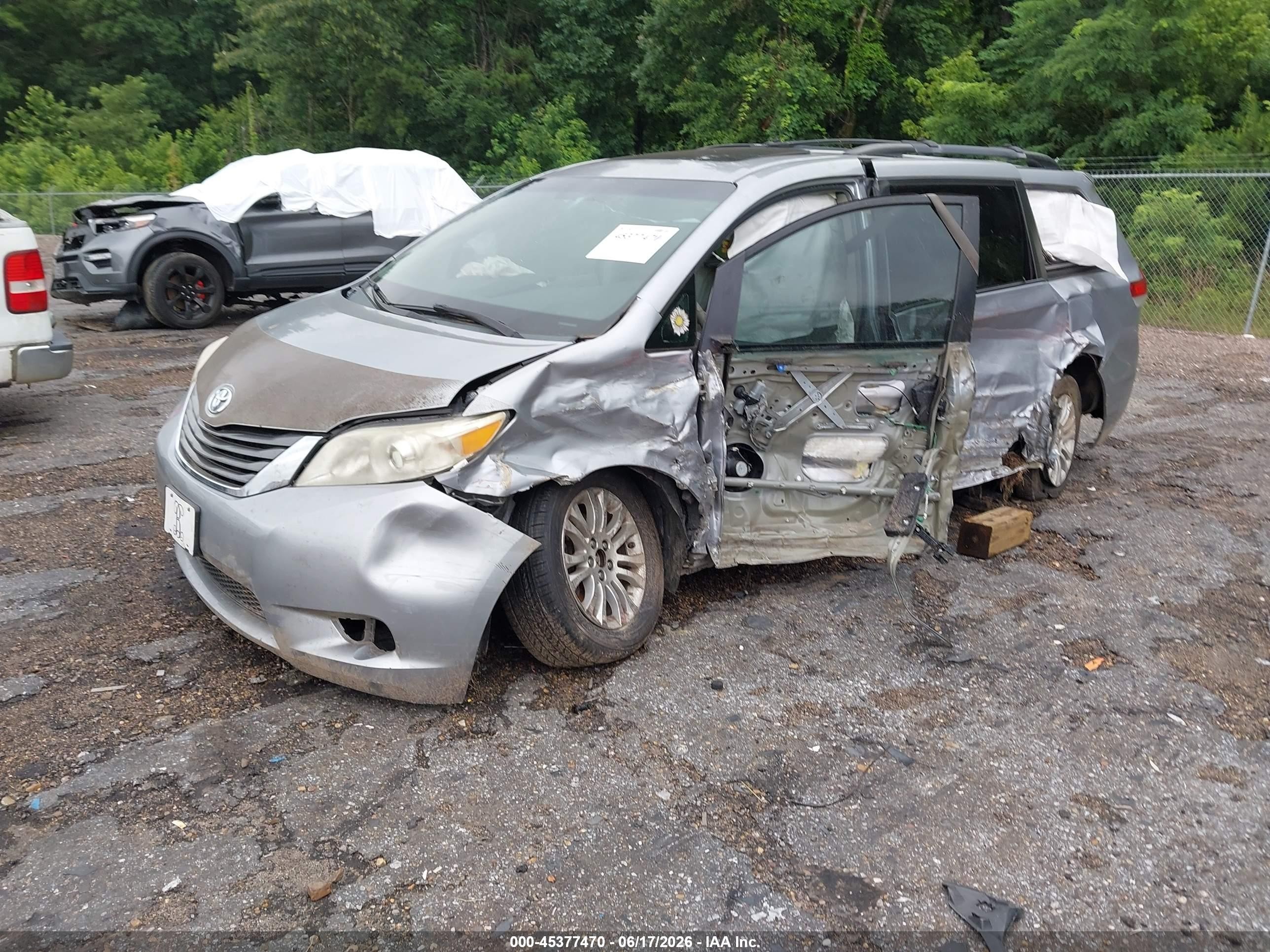 2012 Toyota Sienna Xle V6 8 Passenger Silver vin: 5TDYK3DC2CS192073