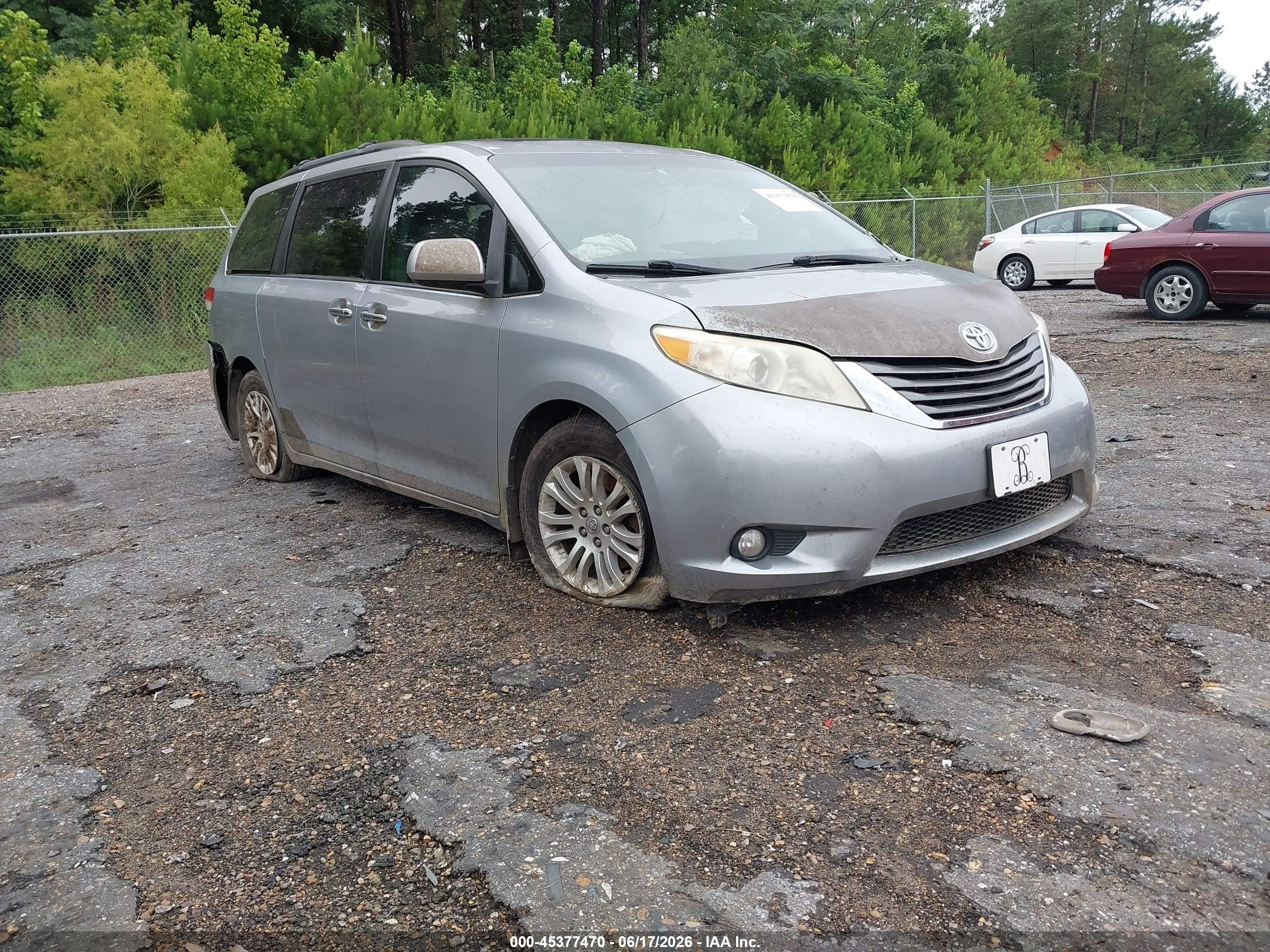 2012 Toyota Sienna Xle V6 8 Passenger Silver vin: 5TDYK3DC2CS192073