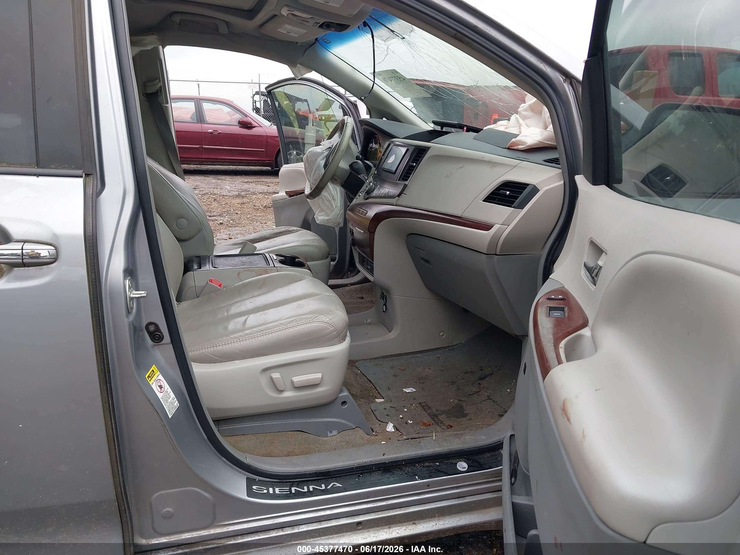 2012 Toyota Sienna Xle V6 8 Passenger Silver vin: 5TDYK3DC2CS192073