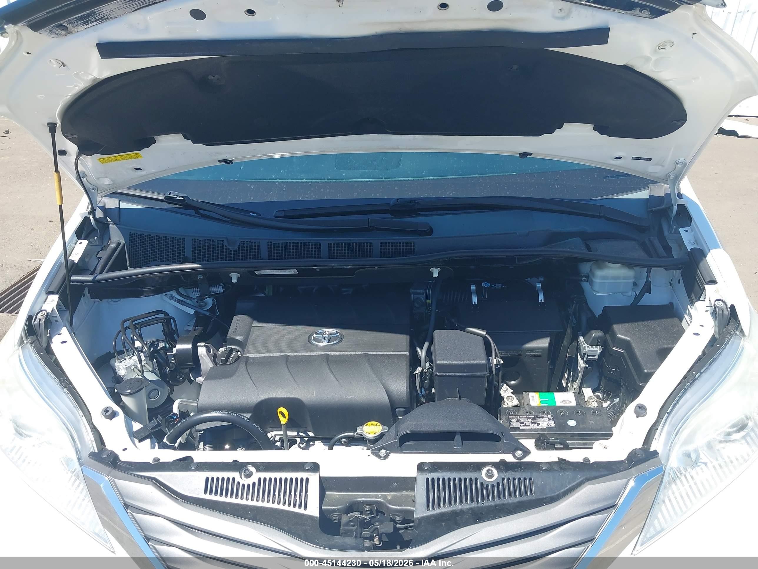 2012 Toyota Sienna Xle V6 8 Passenger White vin: 5TDYK3DC2CS228859