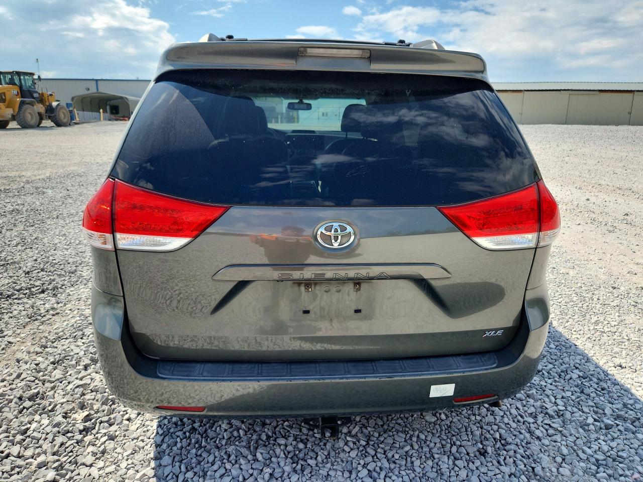 2012 Toyota Sienna Xle 8-passenger Green vin: 5TDYK3DC2CS239702