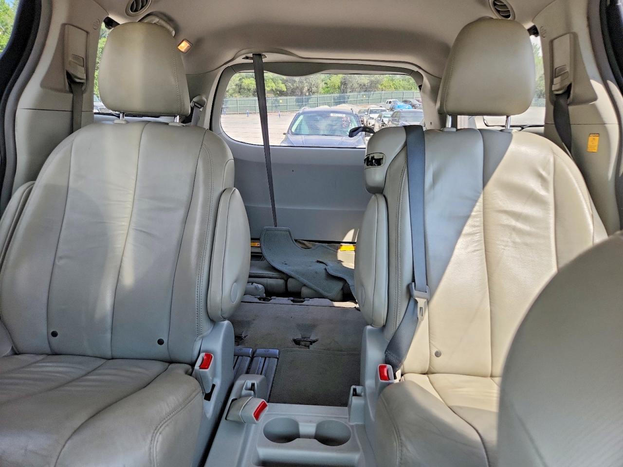2012 Toyota Sienna Xle 8-passenger Green vin: 5TDYK3DC2CS239702
