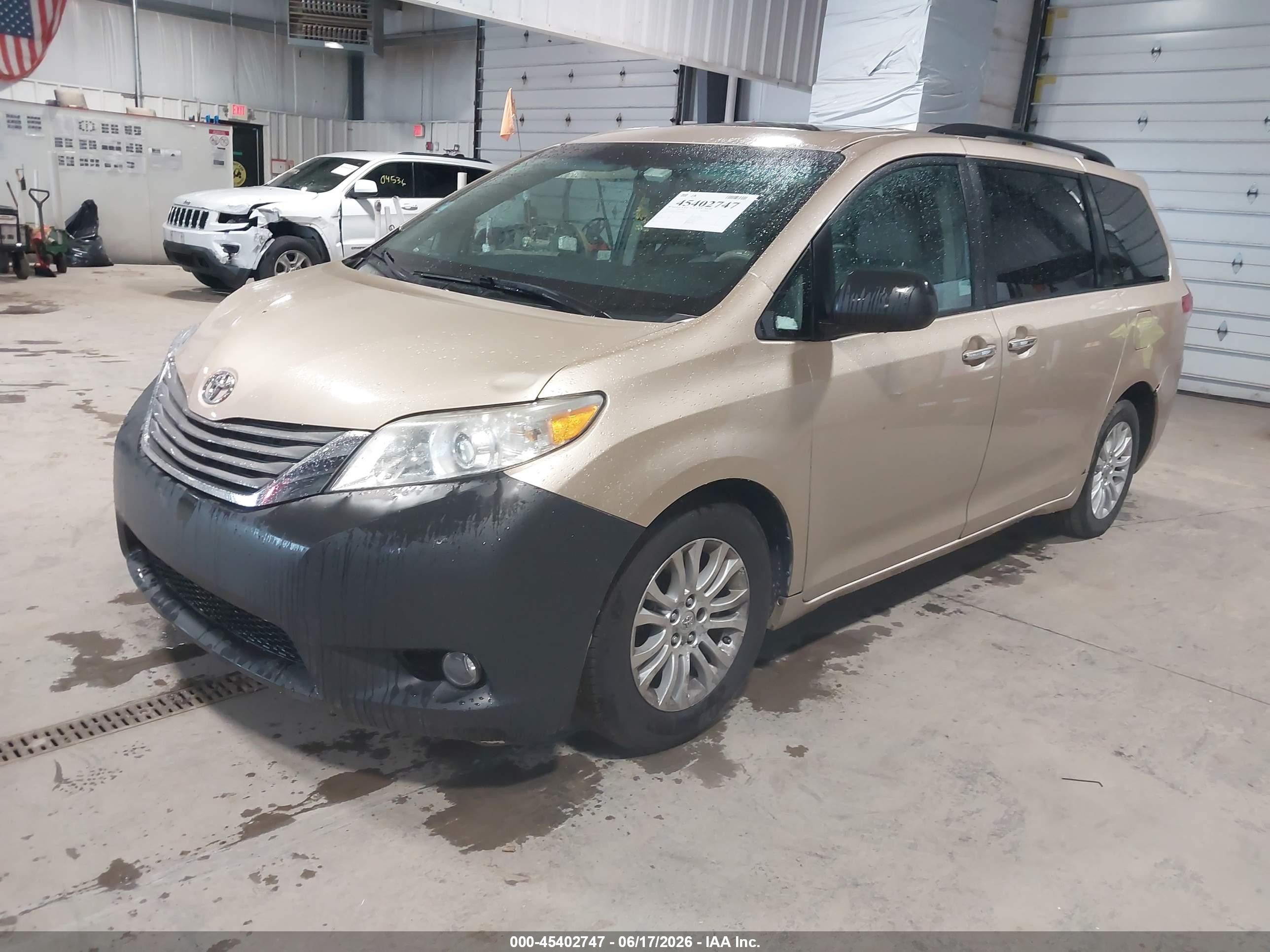 2012 Toyota Sienna Xle V6 8 Passenger Brown vin: 5TDYK3DC2CS245385