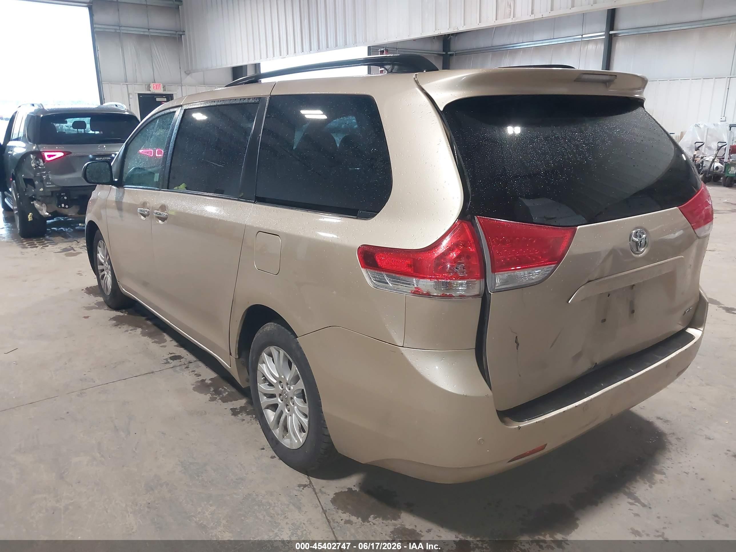 2012 Toyota Sienna Xle V6 8 Passenger Brown vin: 5TDYK3DC2CS245385