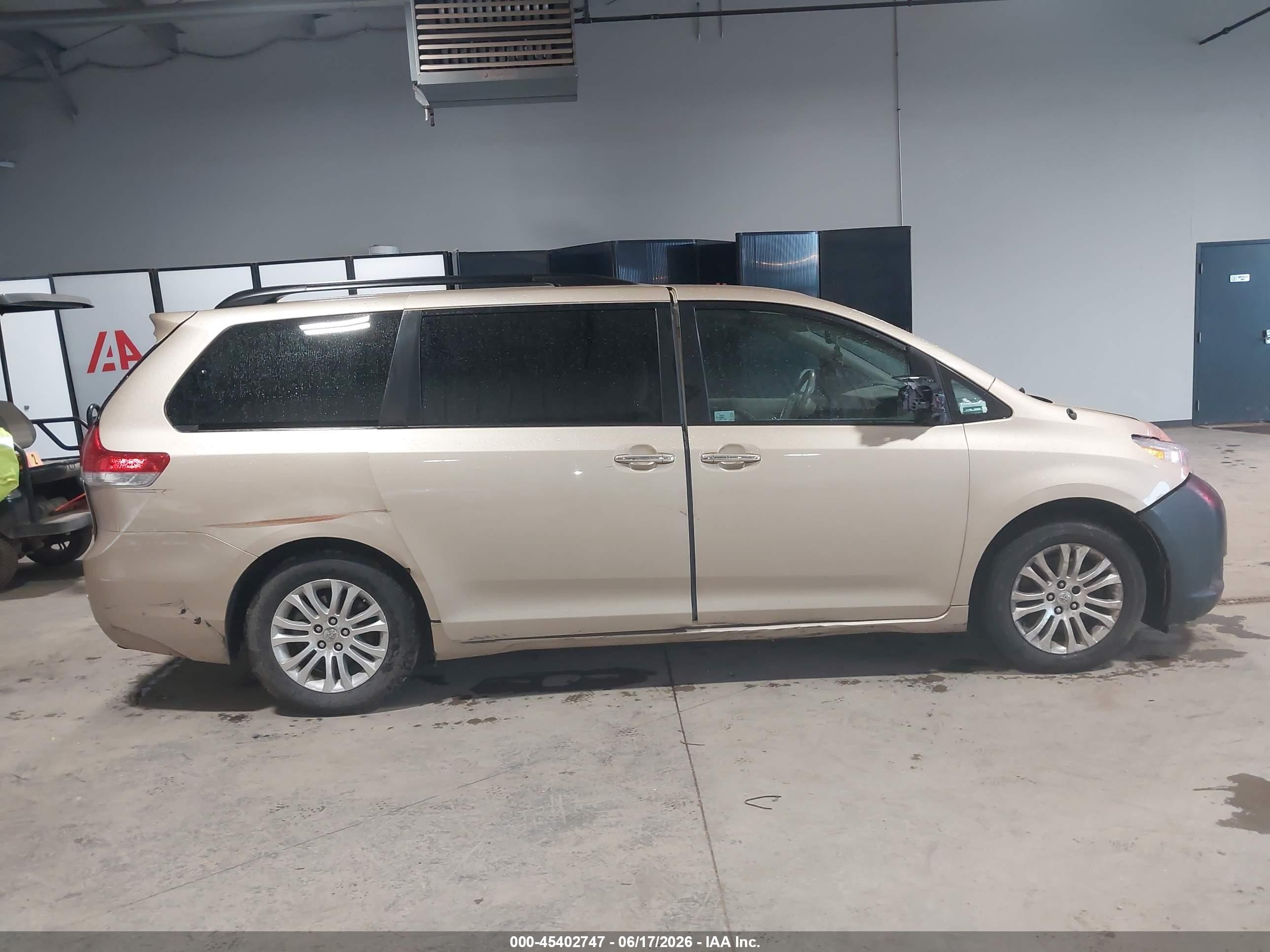 2012 Toyota Sienna Xle V6 8 Passenger Brown vin: 5TDYK3DC2CS245385