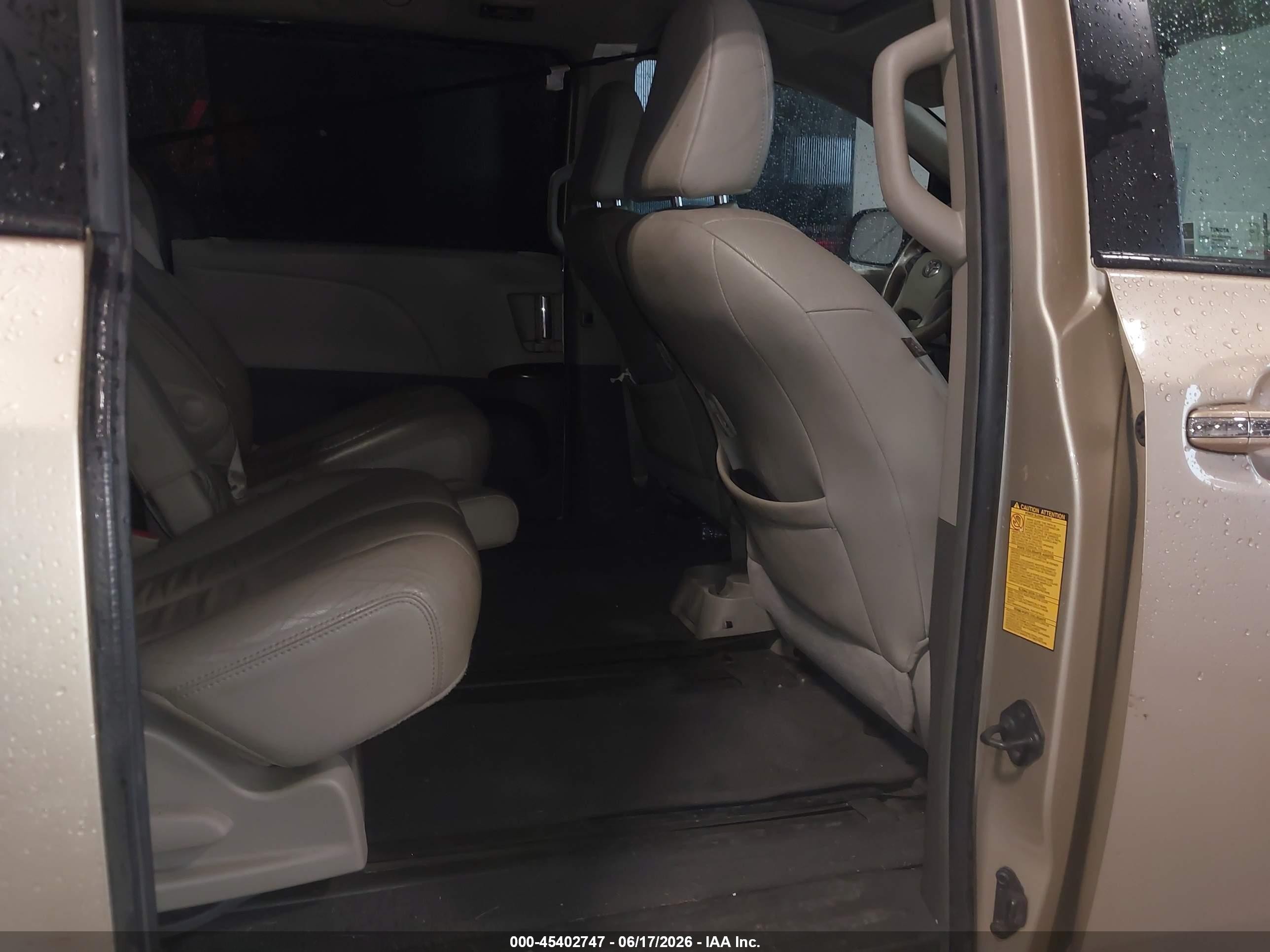 2012 Toyota Sienna Xle V6 8 Passenger Brown vin: 5TDYK3DC2CS245385