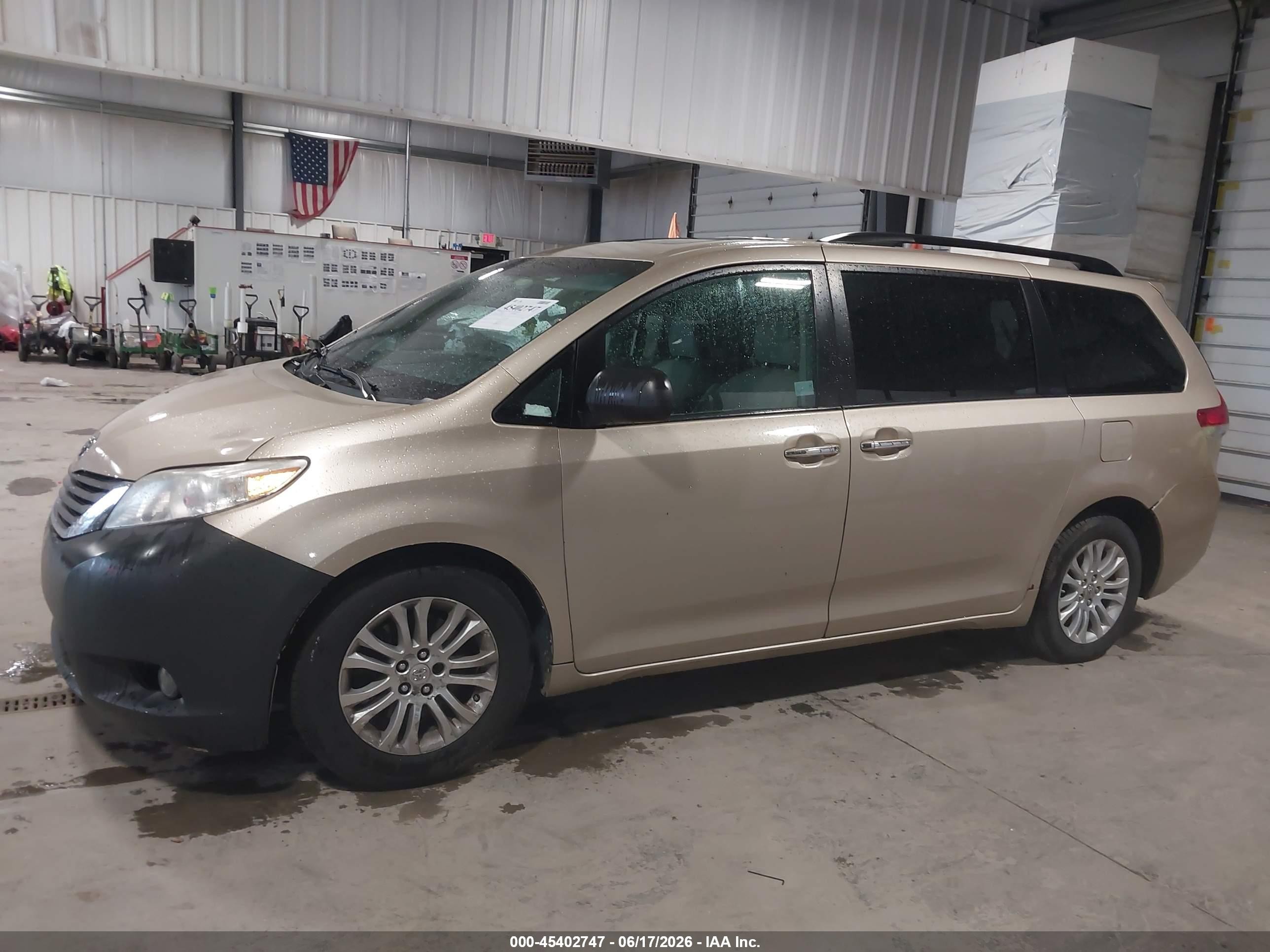 2012 Toyota Sienna Xle V6 8 Passenger Brown vin: 5TDYK3DC2CS245385