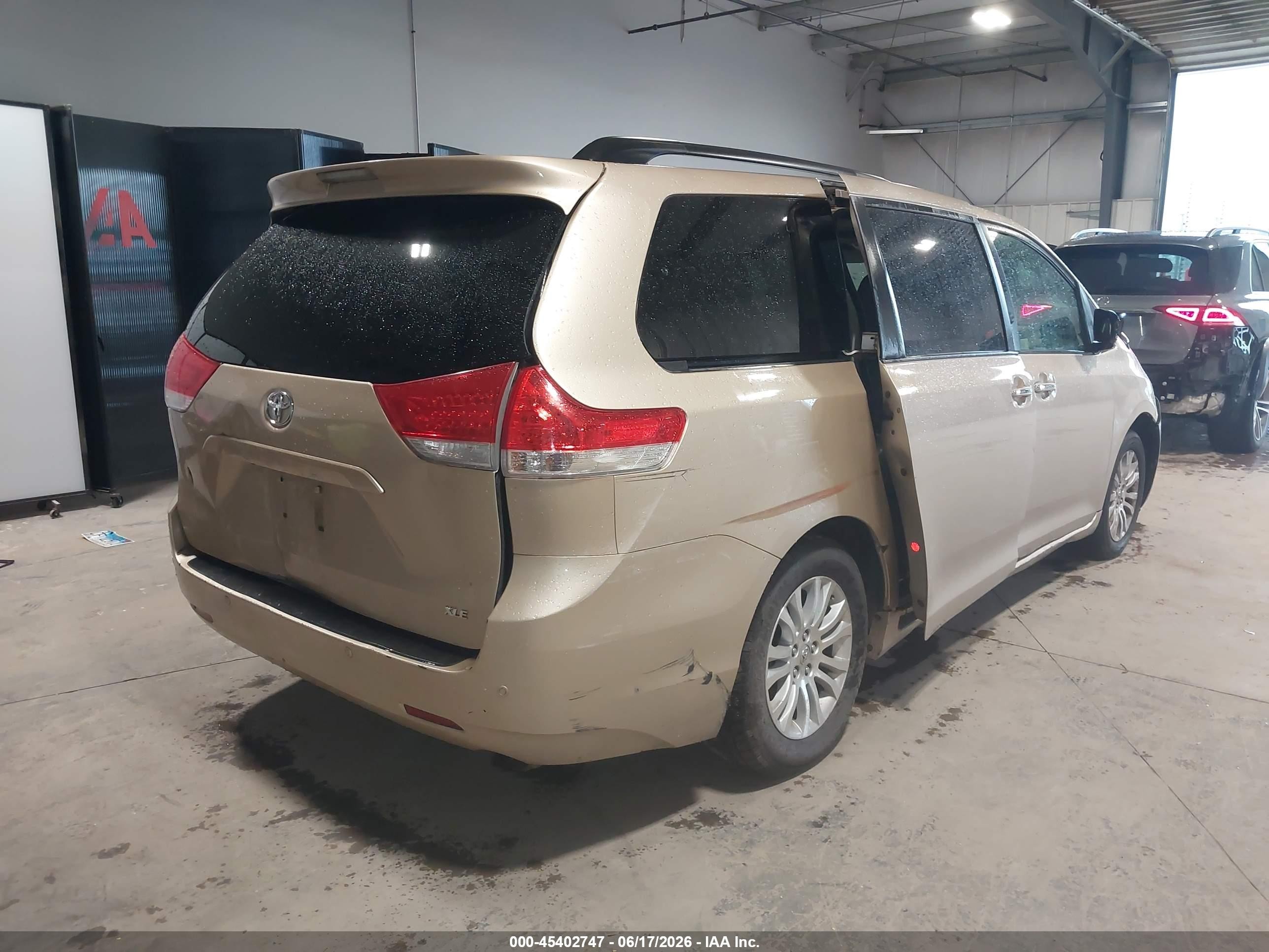2012 Toyota Sienna Xle V6 8 Passenger Brown vin: 5TDYK3DC2CS245385